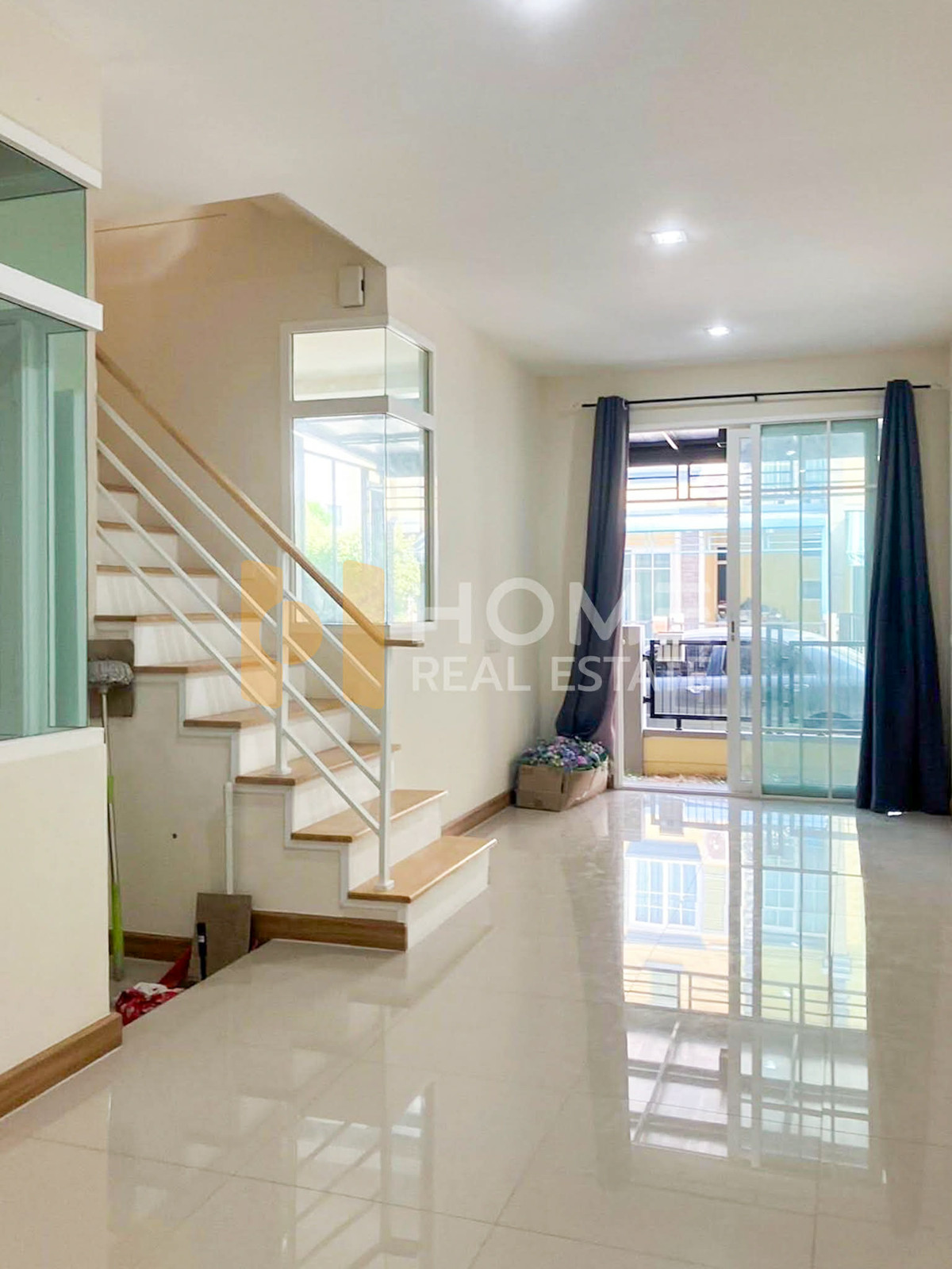 ขายทาวน์โฮมบางแค เพชรเกษม :  โกลเด้น ทาวน์ 2 บางแค / 3 ห้องนอน (ขายพร้อมผู้เช่า),  Golden Town 2 Bangkhae / 3 Bedrooms (SALE WITH TENANT) BALL190