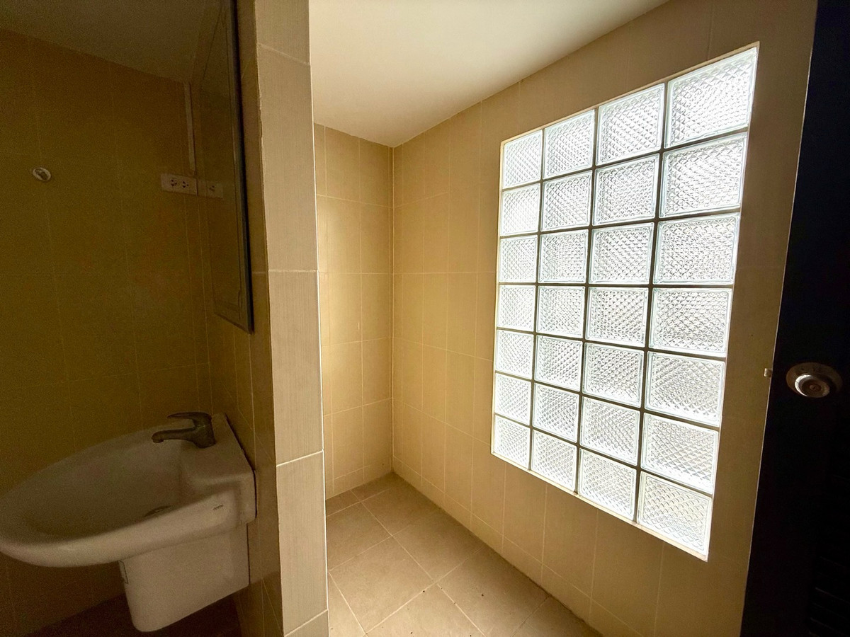 ให้เช่าบ้านสุขุมวิท อโศก ทองหล่อ : RENT บ้านเดี่ยวซอยสุขุมวิท 26  5 นอน 4 น้ำ สงบ ปลอดภัย จอดรถ 2-3 คัน 