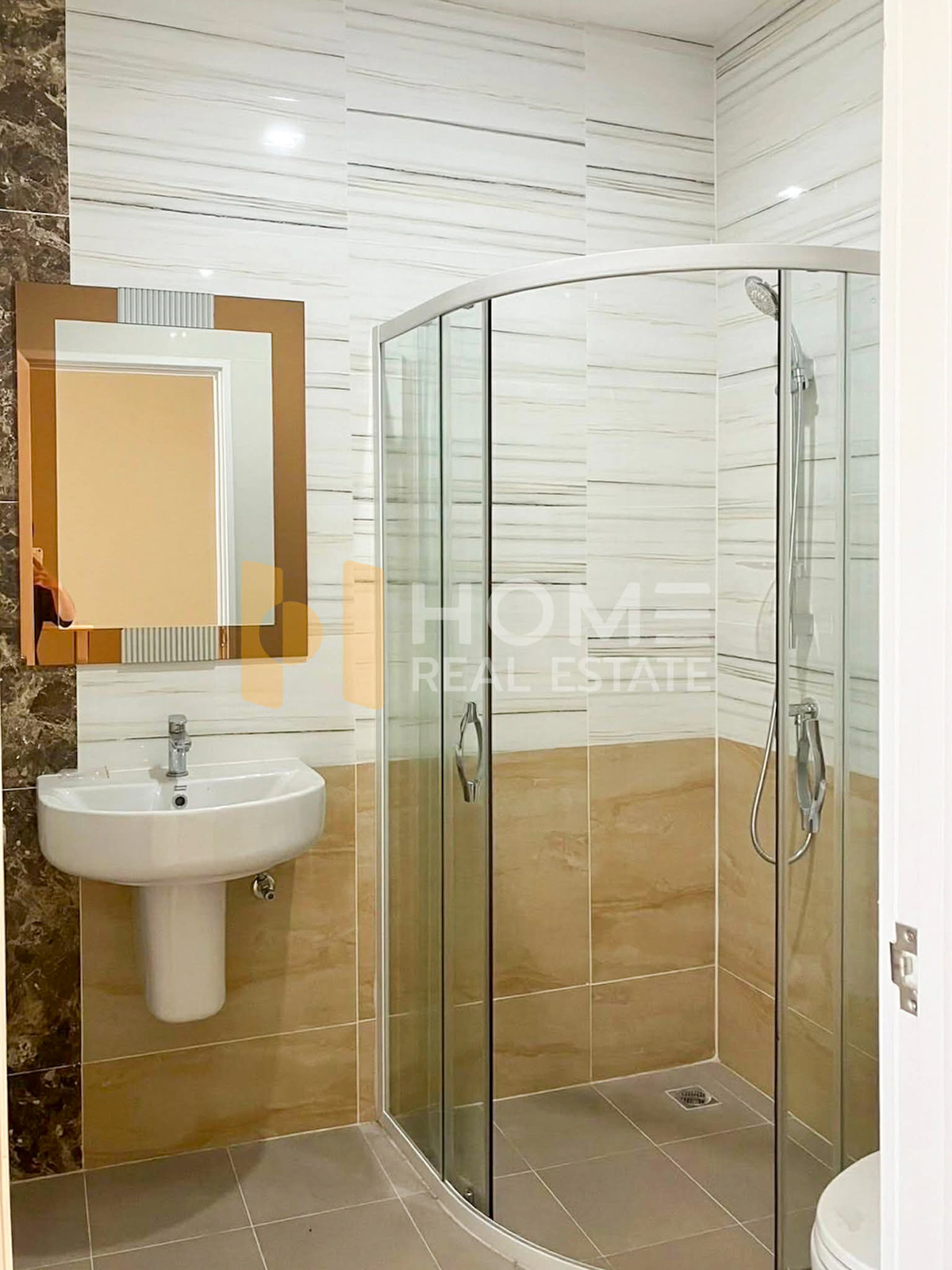 ขายทาวน์โฮมบางแค เพชรเกษม :  โกลเด้น ทาวน์ 2 บางแค / 3 ห้องนอน (ขายพร้อมผู้เช่า),  Golden Town 2 Bangkhae / 3 Bedrooms (SALE WITH TENANT) BALL190