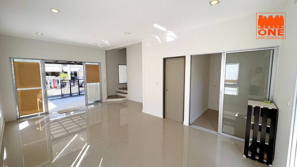 ขายทาวน์โฮมนวมินทร์ รามอินทรา : ขายทาวน์เฮาส์ 3 ชั้น หลังมุม สัมมากร อเวนิว รามอินทรา-วงแหวน บ้านใหม่ไม่เคยอยู่