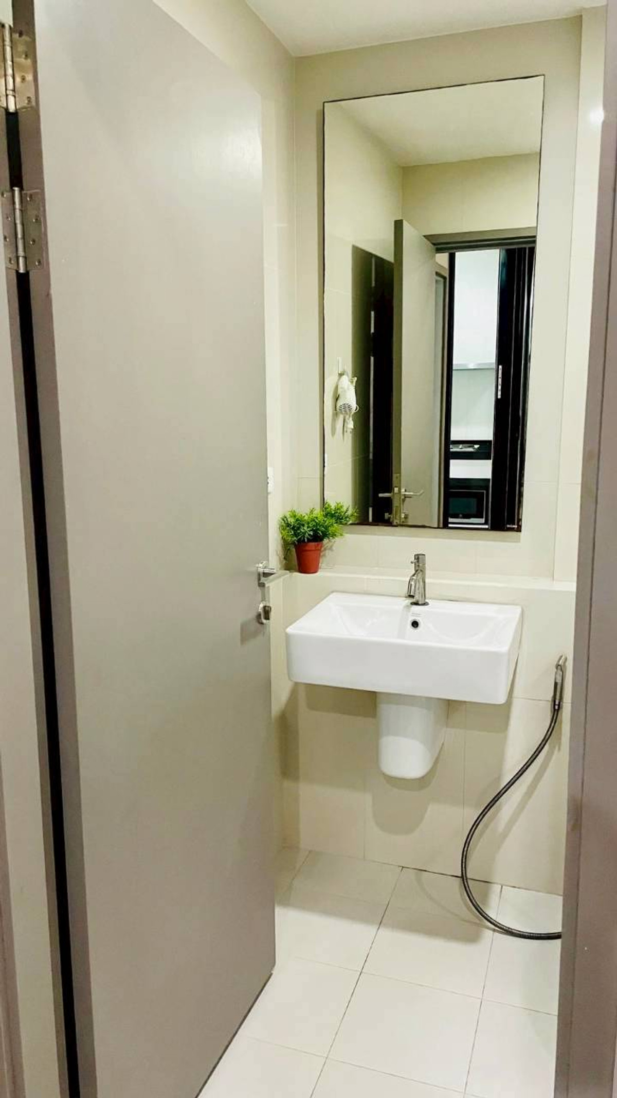 For SaleCondoPattaya, Bangsaen, Chonburi : Urgent sale! Condo The Base Central Pattaya, room with tenants 📞065-626-5636