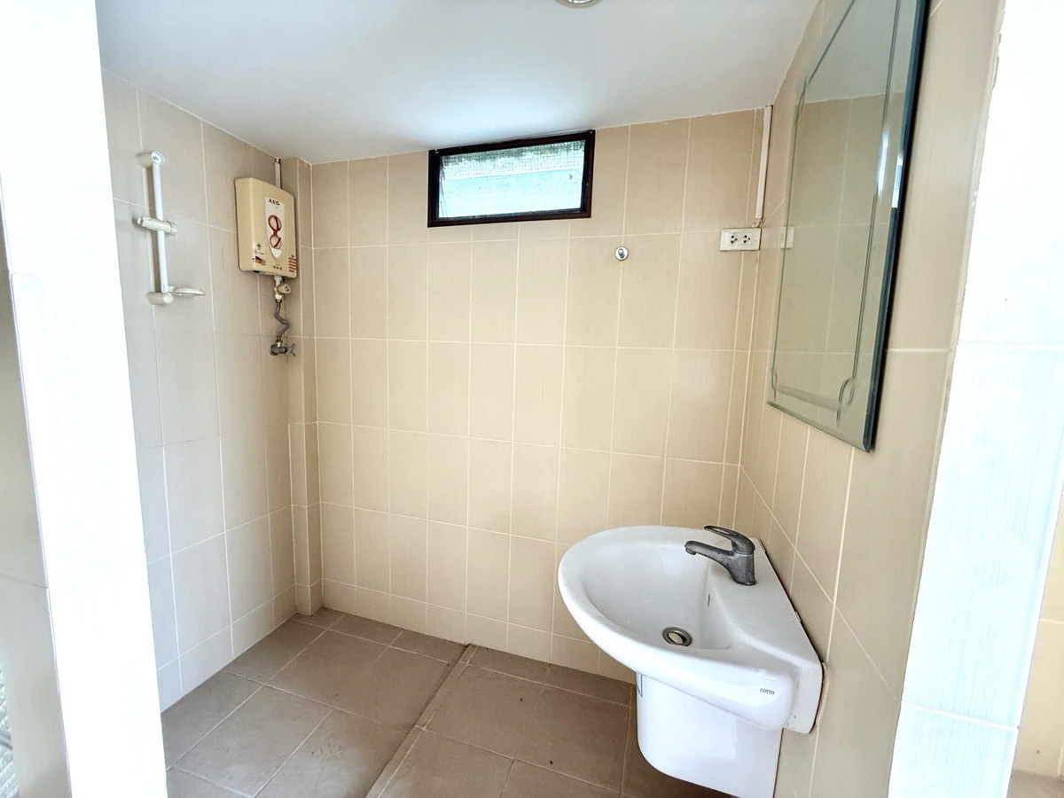 ให้เช่าบ้านสุขุมวิท อโศก ทองหล่อ : RENT บ้านเดี่ยวซอยสุขุมวิท 26  5 นอน 4 น้ำ สงบ ปลอดภัย จอดรถ 2-3 คัน 