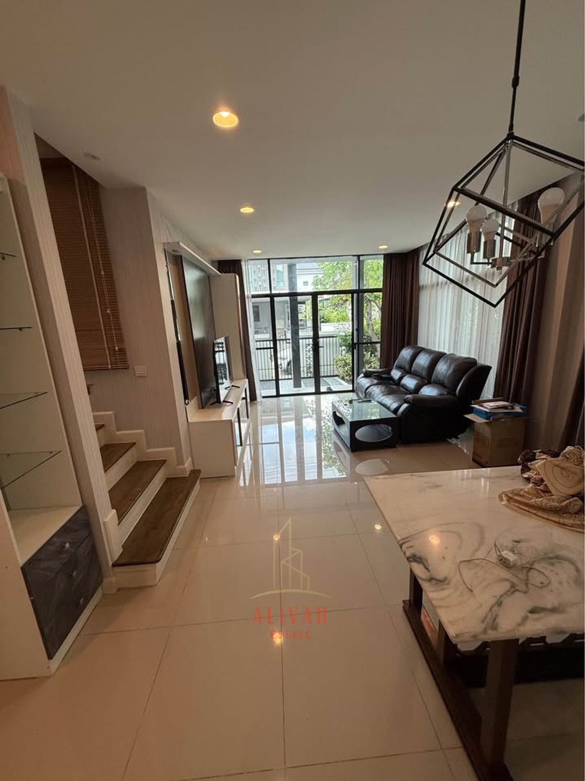 For RentHousePattanakan, Srinakarin : RH121125 For rent, 2-story detached house, 4 bedrooms, newly renovated at Setthasiri Pattanakarn.