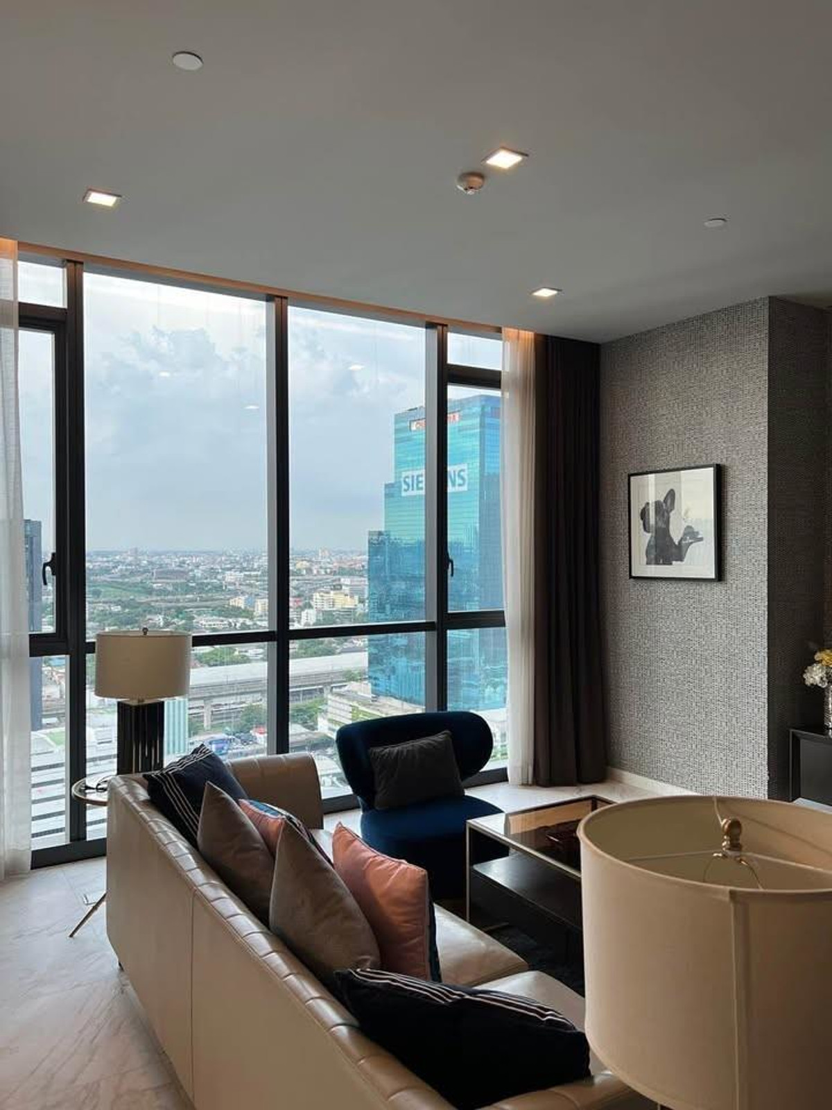 CondoSukhumvit, Asoke, Thonglor : Luxury condo at The Monument Thonglor, convenient travel, close to BTS, shuttle available, beautiful room, fully furnished. Urgent, special price!!