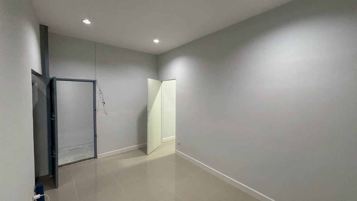 โกดังวงเวียนใหญ่ เจริญนคร : ขาย / เช่า โกดังใหม่พร้อมออฟฟิศ ใกล้ ICONSIAM เพียง 2 กม. | คลังสินค้าใจกลางกรุงเทพ | เหมาะธุรกิจออนไลน์–โลจิสติกส์–สต๊อกสินค้า