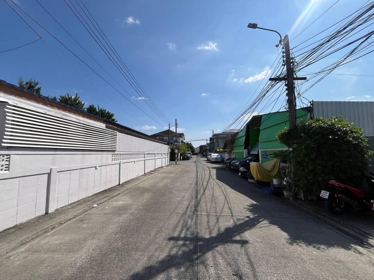 For LeaseholdLandChokchai 4, Ladprao 71, Ladprao 48, : ✨ Business for sale: “Cafe + Skimboard area”, prime location, Chokchai 4, Soi 54, Intersection 2, lease only 350,000 baht (negotiable), rent 25,000 baht/month, area 72 square wah – very suitable for a lifestyle business.