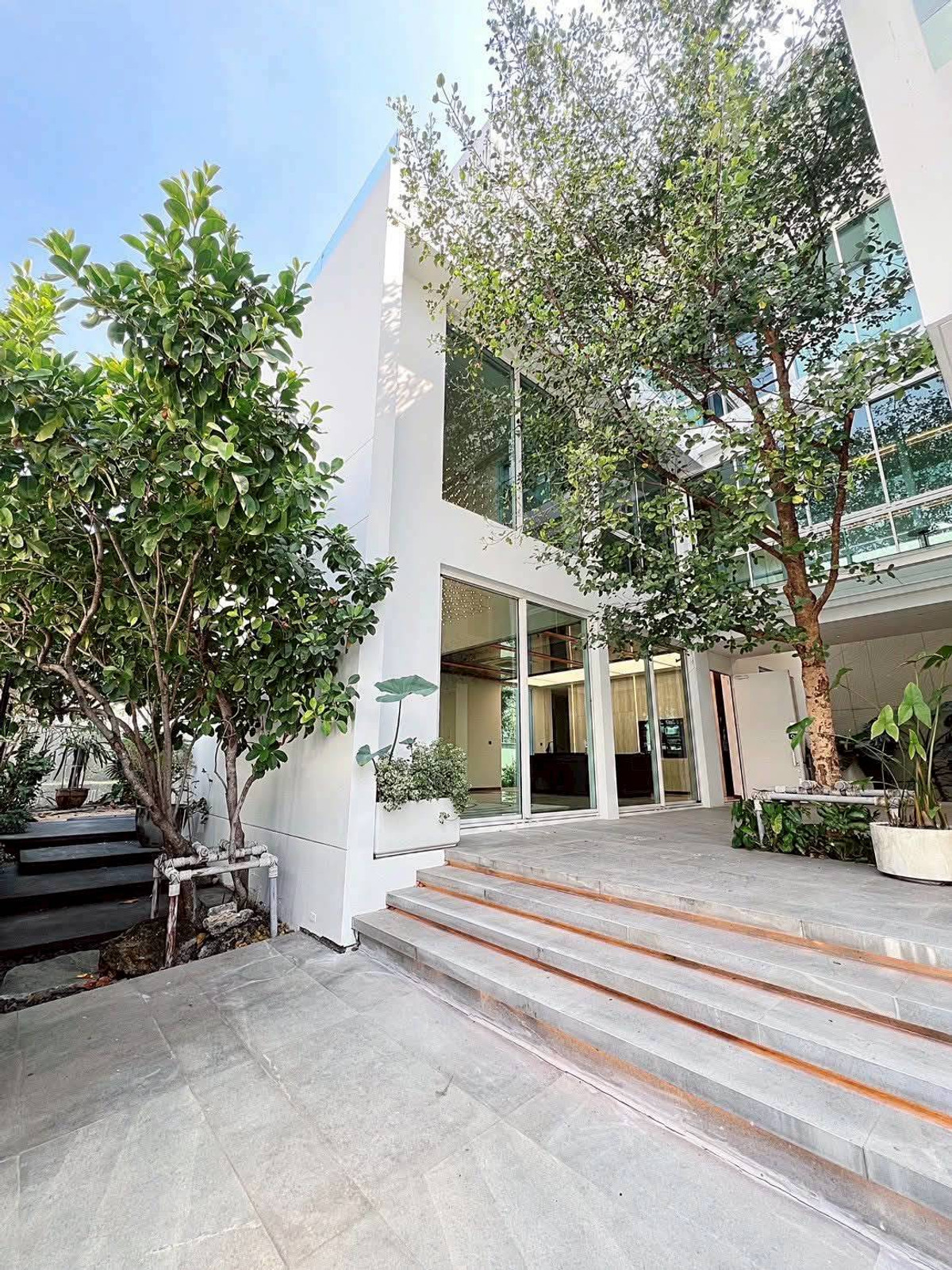 บ้านเลียบทางด่วนรามอินทรา : บ้านเดี่ยวหรู VIVE เอกมัย–รามอินทรา บนที่ดินใหญ่ 132 ตร.วา พร้อมสระส่วนตัว Please call: 082-894-4624