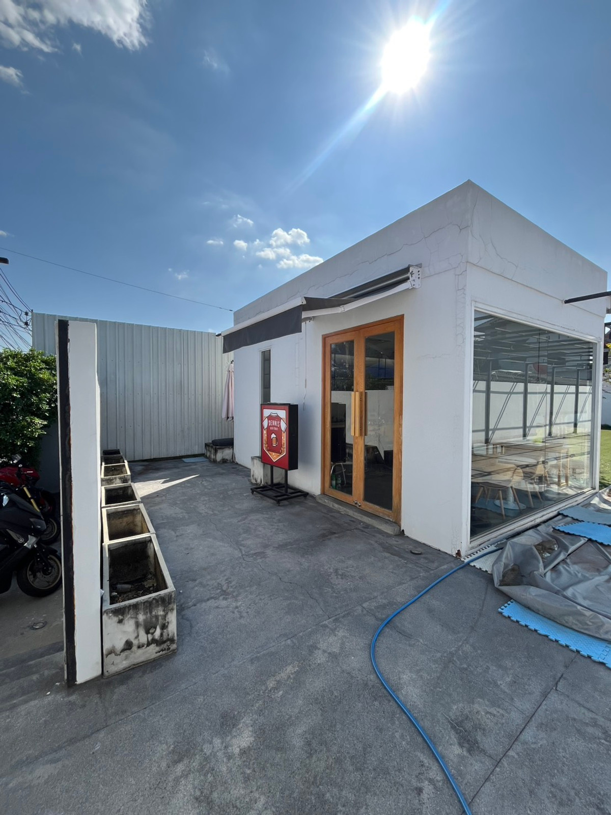 For LeaseholdLandChokchai 4, Ladprao 71, Ladprao 48, : ✨ Business for sale: “Cafe + Skimboard area”, prime location, Chokchai 4, Soi 54, Intersection 2, lease only 350,000 baht (negotiable), rent 25,000 baht/month, area 72 square wah – very suitable for a lifestyle business.