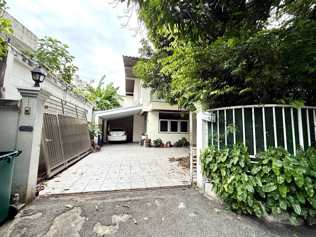 ให้เช่าบ้านสุขุมวิท อโศก ทองหล่อ : RENT บ้านเดี่ยวซอยสุขุมวิท 26  5 นอน 4 น้ำ สงบ ปลอดภัย จอดรถ 2-3 คัน 