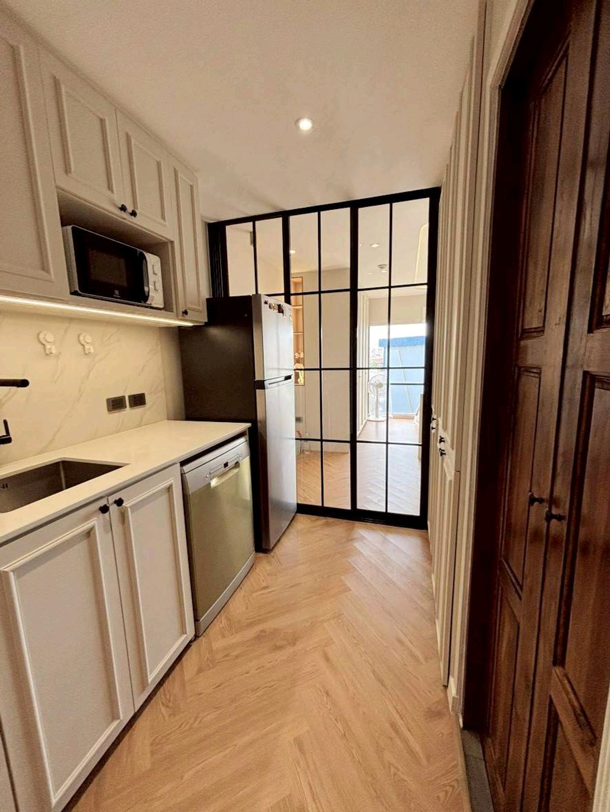 ขายคอนโดลาดพร้าว เซ็นทรัลลาดพร้าว : ด่วน! คอนโดลาดพร้าว 35 สุภาพงษ์เพลส พร้อมอยู่ รีโนเวทใหม่ทั้งห้อง ลดกระหน่ำจาก 1.69 ล้านบาท เหลือเพียง 1.35 ล้านบาทเท่านั้น!