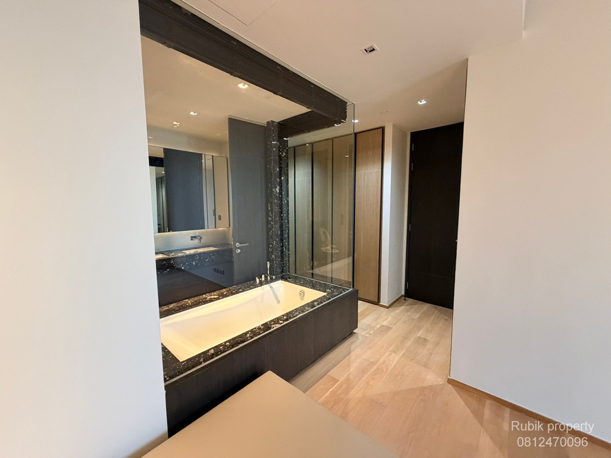 For RentCondoSukhumvit, Asoke, Thonglor : ✨ BEATNIQ Sukhumvit 32 — Ultra Luxury Corner Unit | RB1490 2+1 Bedrooms • 3 Bathrooms • 110 sqm • 10th floor | High ceiling, open view, Rare Item room