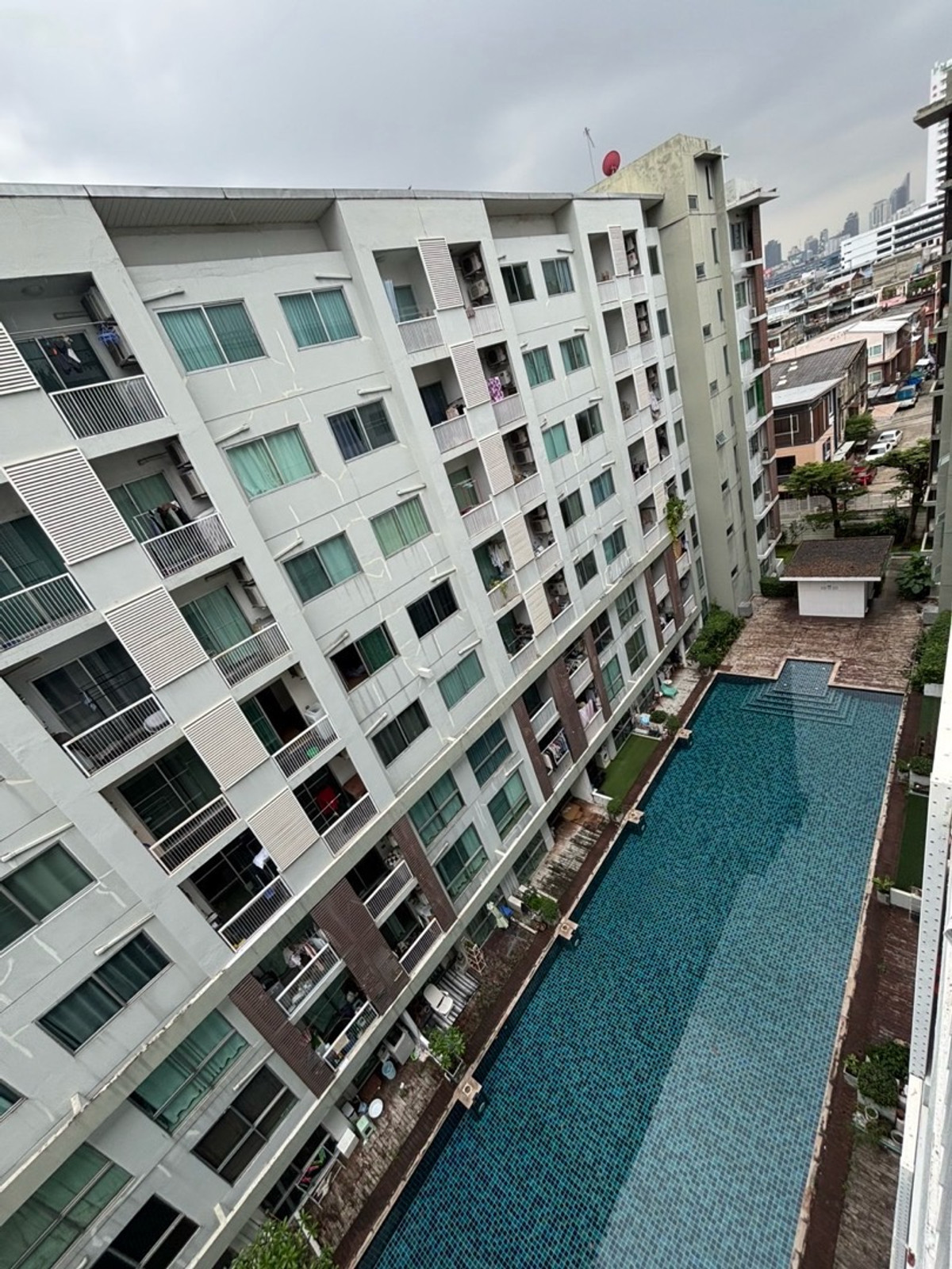 ให้เช่าคอนโดพระราม 9 เพชรบุรีตัดใหม่ RCA : ห้องเช่า พร้อมเข้าอยู่ - ใกล้ MRT - พระราม 9