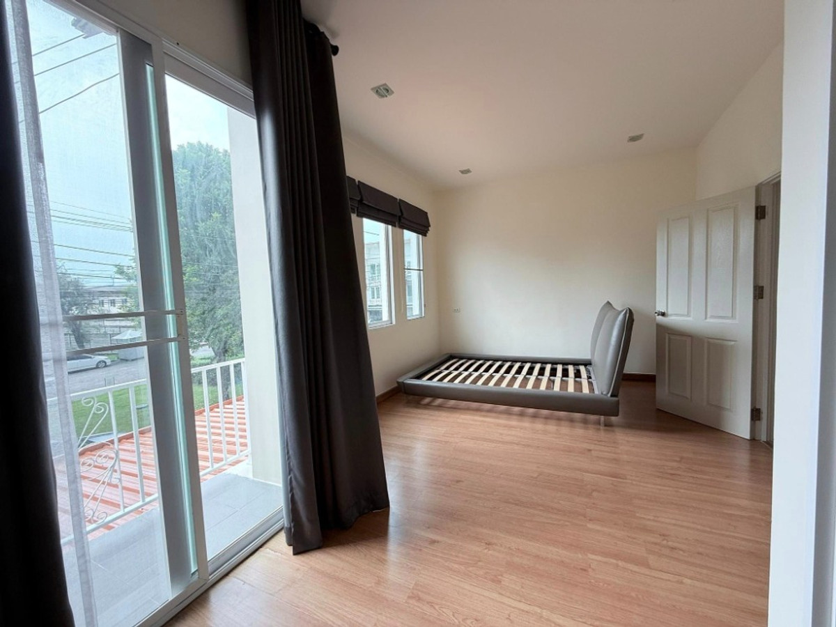 For RentTownhomeRama5, Ratchapruek, Bangkruai : 🏠 House for rent: Golden City Pinklao - Charansanitwong (Golden City Pinklao - Charansanitwong) Property Code | 📌 LNP-H204