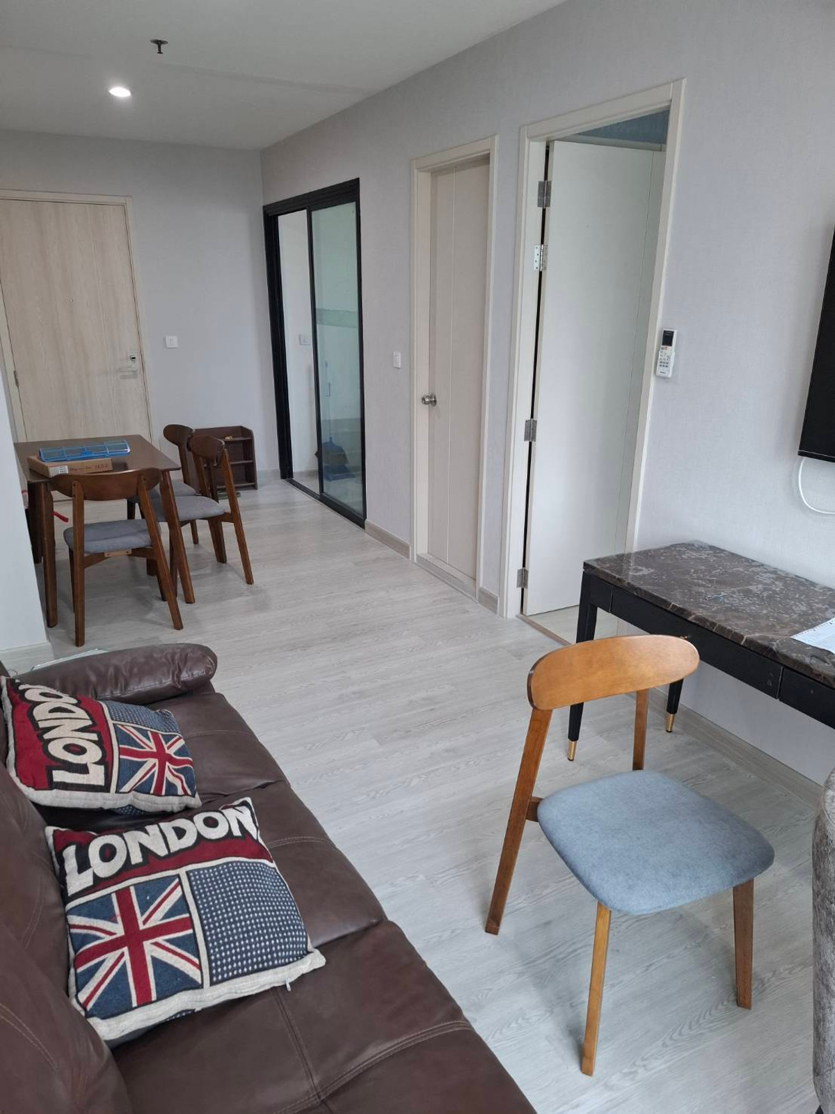 ให้เช่าคอนโดพระราม 9 เพชรบุรีตัดใหม่ RCA : For Rent condo Life Asoke fully furnished (S03-2200) 