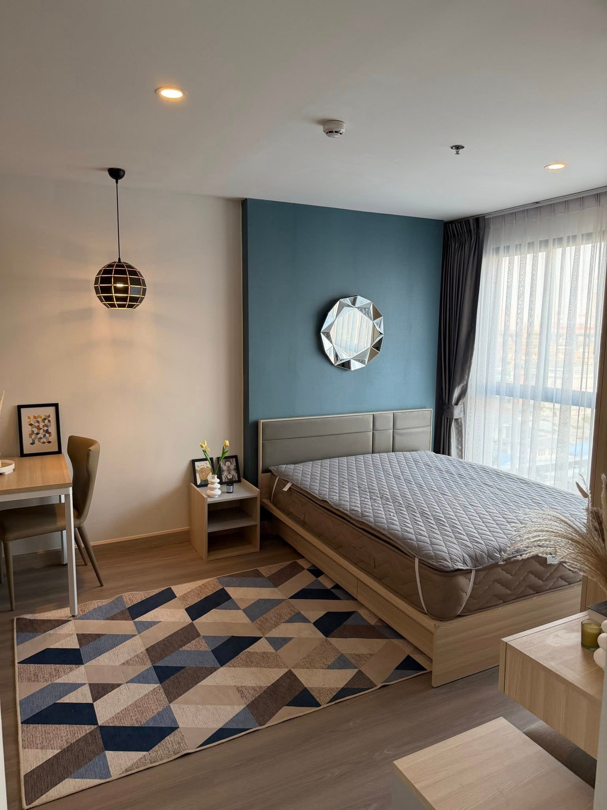 For RentCondoBangna, Bearing, Lasalle : Condo for rent in Bangna area: IDEO O2, pool view: near BTS Bangna