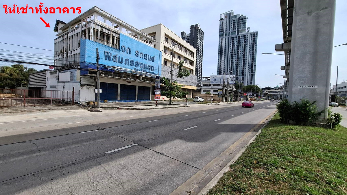 For RentOfficeSamut Prakan,Samrong : Prime location area Next to Theparak Road! Meets business needs: showroom, office, warehouse, high potential location near BTS Thippawan Station.