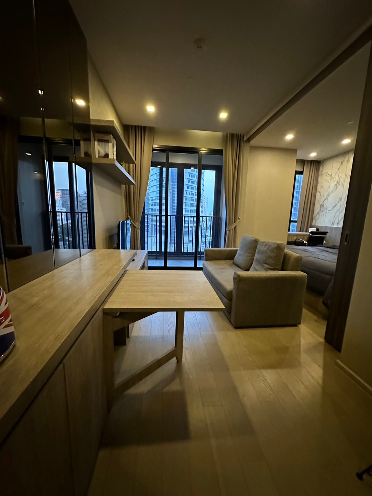 ให้เช่าคอนโดสุขุมวิท อโศก ทองหล่อ : ให้เช่า แอชตัน อโศก ห้องสวย ราคาดีมาก ตกแต่งโมเดิร์นลัคชู พร้อมเข้าอยู่ 