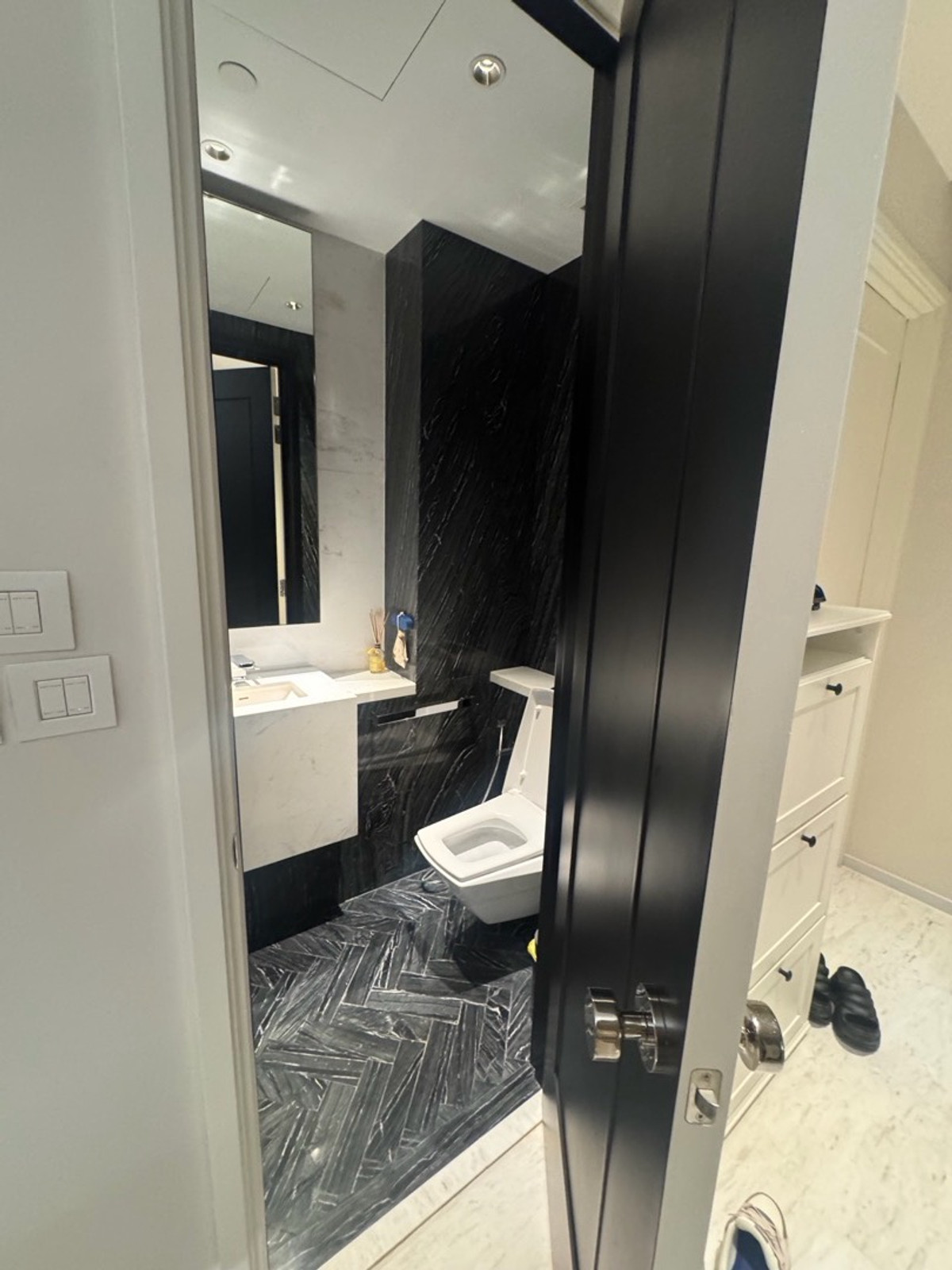 ให้เช่าคอนโดสาทร นราธิวาส : 📍New For Rent Four seasons private residences🔹Ready to move in( Available )🔹2Bedrooms 3Bathrooms 🔹Size :123 Sqm💸Price :230,000 / Baht (1 year contract)💸Price: 250,000/ Baht (6 months or 3 months contract)🔹47th floor.