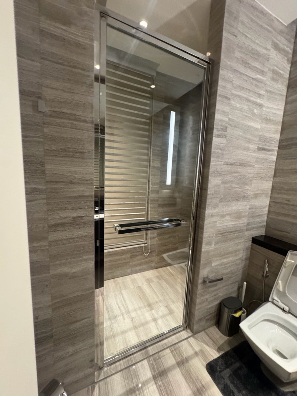 ให้เช่าคอนโดสาทร นราธิวาส : 📍New For Rent Four seasons private residences🔹Ready to move in( Available )🔹2Bedrooms 3Bathrooms 🔹Size :123 Sqm💸Price :230,000 / Baht (1 year contract)💸Price: 250,000/ Baht (6 months or 3 months contract)🔹47th floor.