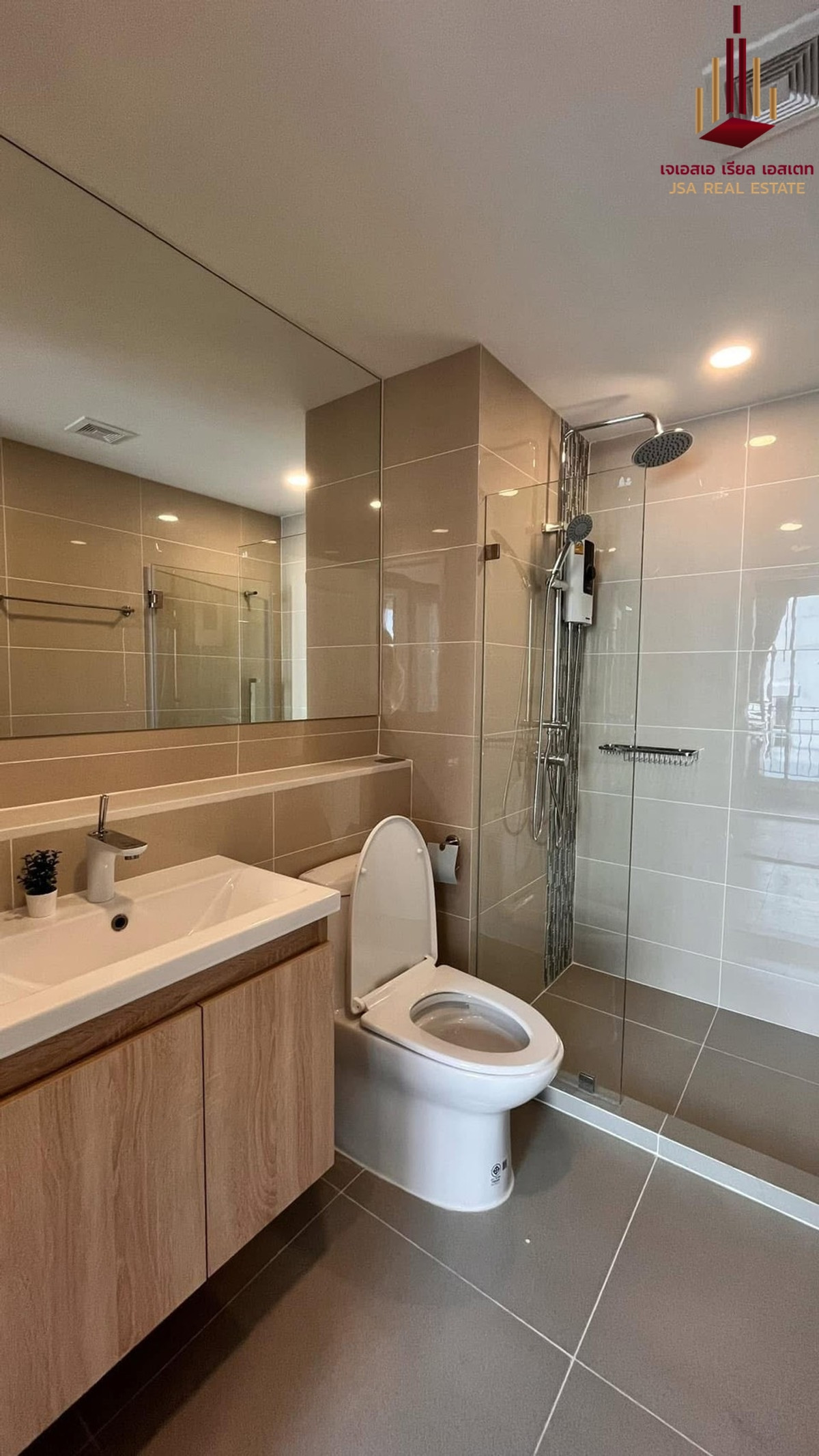 For RentCondoRatchadapisek, Huaikwang, Suttisan : ✨ For Rent: CYBIQ Ratchada 32 Condo ✨ 💰 Only 18,000 THB/month