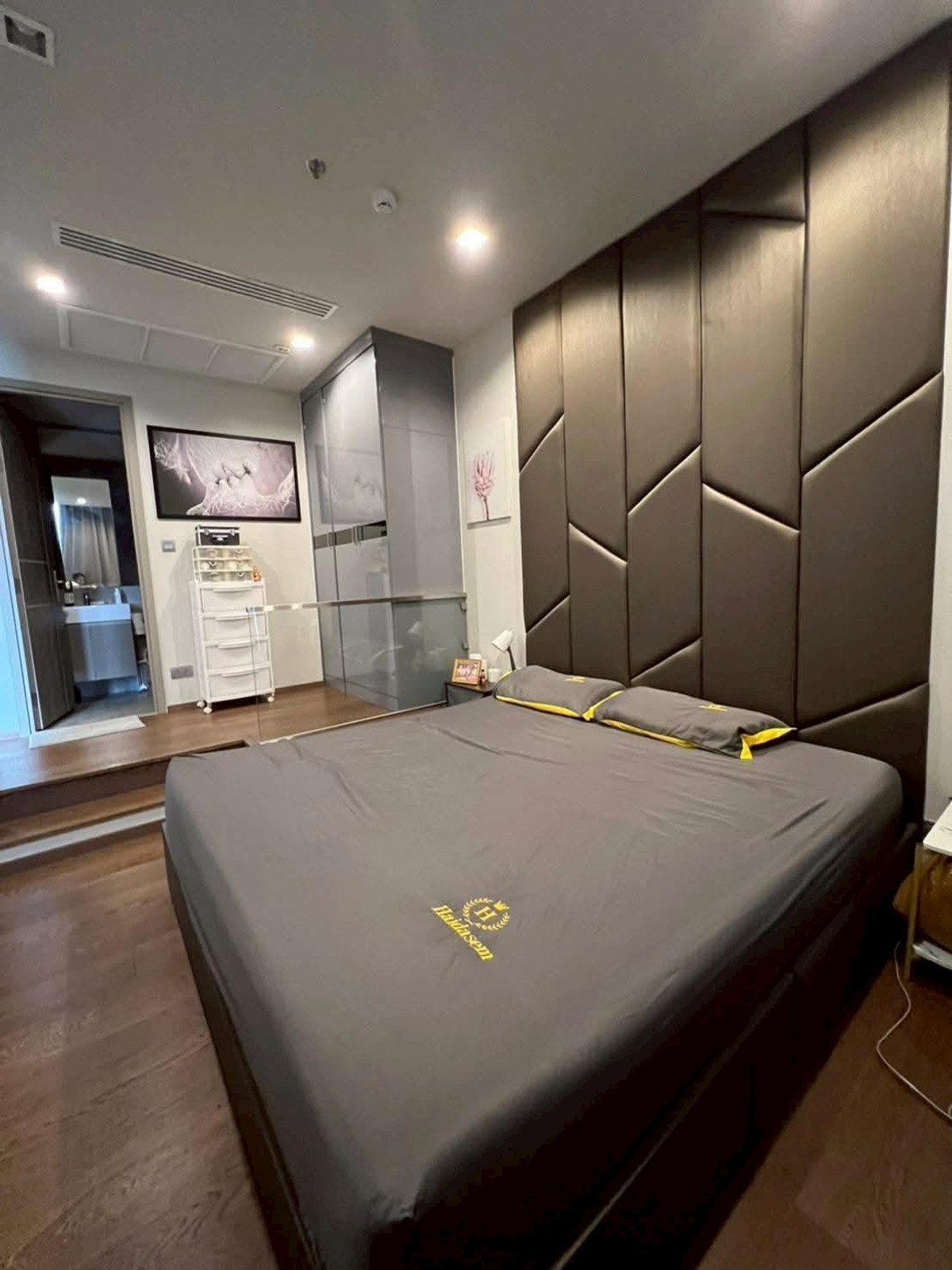 ขายคอนโดอารีย์ อนุสาวรีย์ :  ★ราคาสุดคุ้ม ห้องสวยในราคา 8.39 ลบ. อยู่ใจกลางกรุงเทพมีความสะดวกสบายมาก ติด BTS อนุเสารีย์ฯ แหล่งช้อปปิ้งมากมาย ★ @ Ideo Q Victory