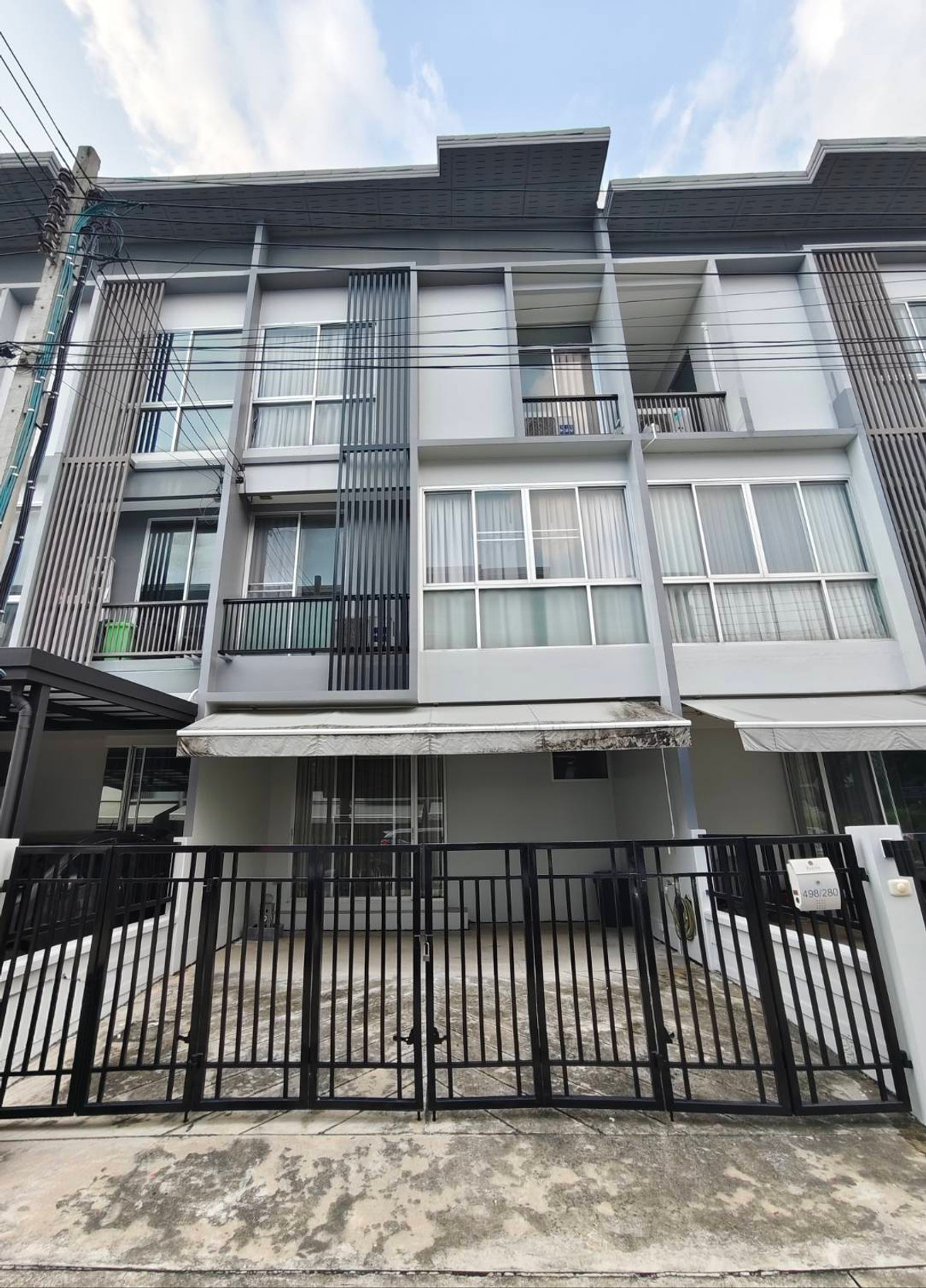 ขายทาวน์โฮมนวมินทร์ รามอินทรา : ทาวน์โฮม 3 ชั้น สัมมากร อเวนิว รามอินทรา–วงแหวน