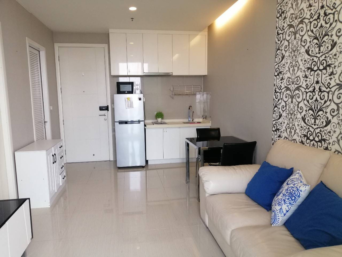 ขายคอนโดพระราม 9 เพชรบุรีตัดใหม่ RCA : "ขายขาดทุน (หรือราคาดี)! คอนโด 1 นอน ทำเลดีมาก พร้อมผู้เช่าครบวงจร หิ้วกระเป๋าโอน แล้วรับค่าเช่าต่อเลย"