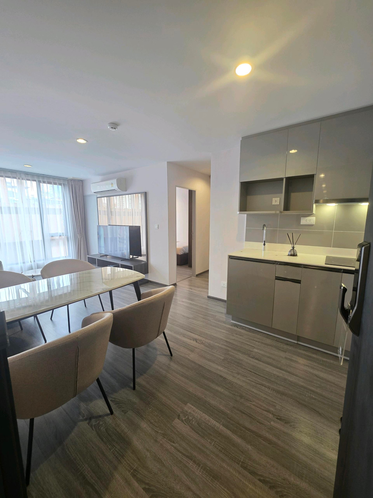 For SaleCondoSukhumvit, Asoke, Thonglor : Urgent for sale ideo mobi sukhumvit 40, 2 bedrooms, 2 bathrooms, price 6,290,000 baht, if interested contact 0654649497