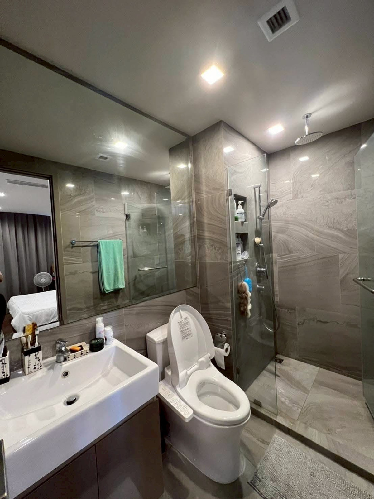 ขายคอนโดอารีย์ อนุสาวรีย์ :  ★ราคาสุดคุ้ม ห้องสวยในราคา 8.29 ลบ. อยู่ใจกลางกรุงเทพมีความสะดวกสบายมาก ติด BTS อนุเสารีย์ฯ แหล่งช้อปปิ้งมากมาย ★ @ Ideo Q Victory