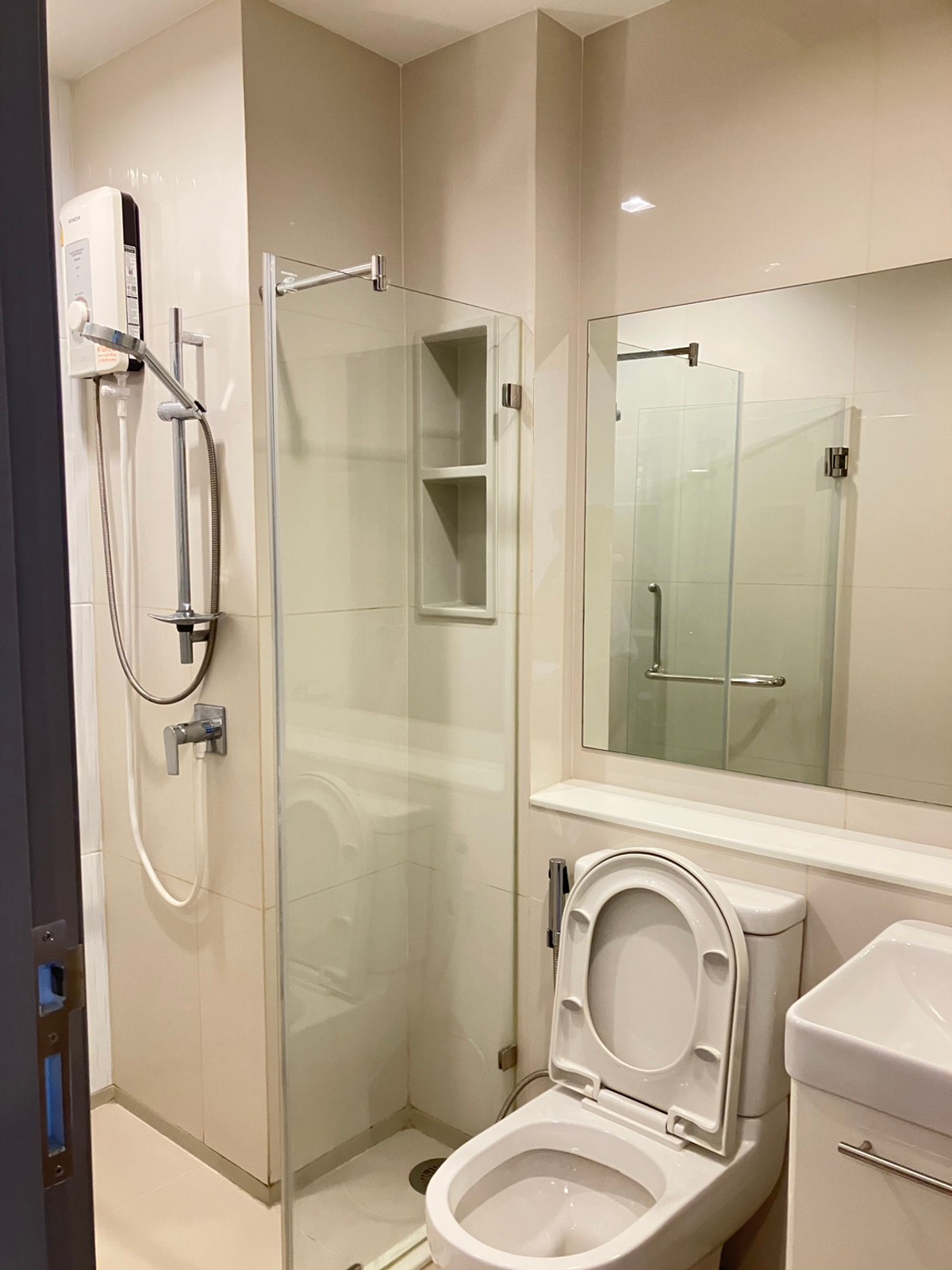 For RentCondoRama9, Petchburi, RCA : For Rent: Life Asoke Hype, 18,000 THB [MPr251204]