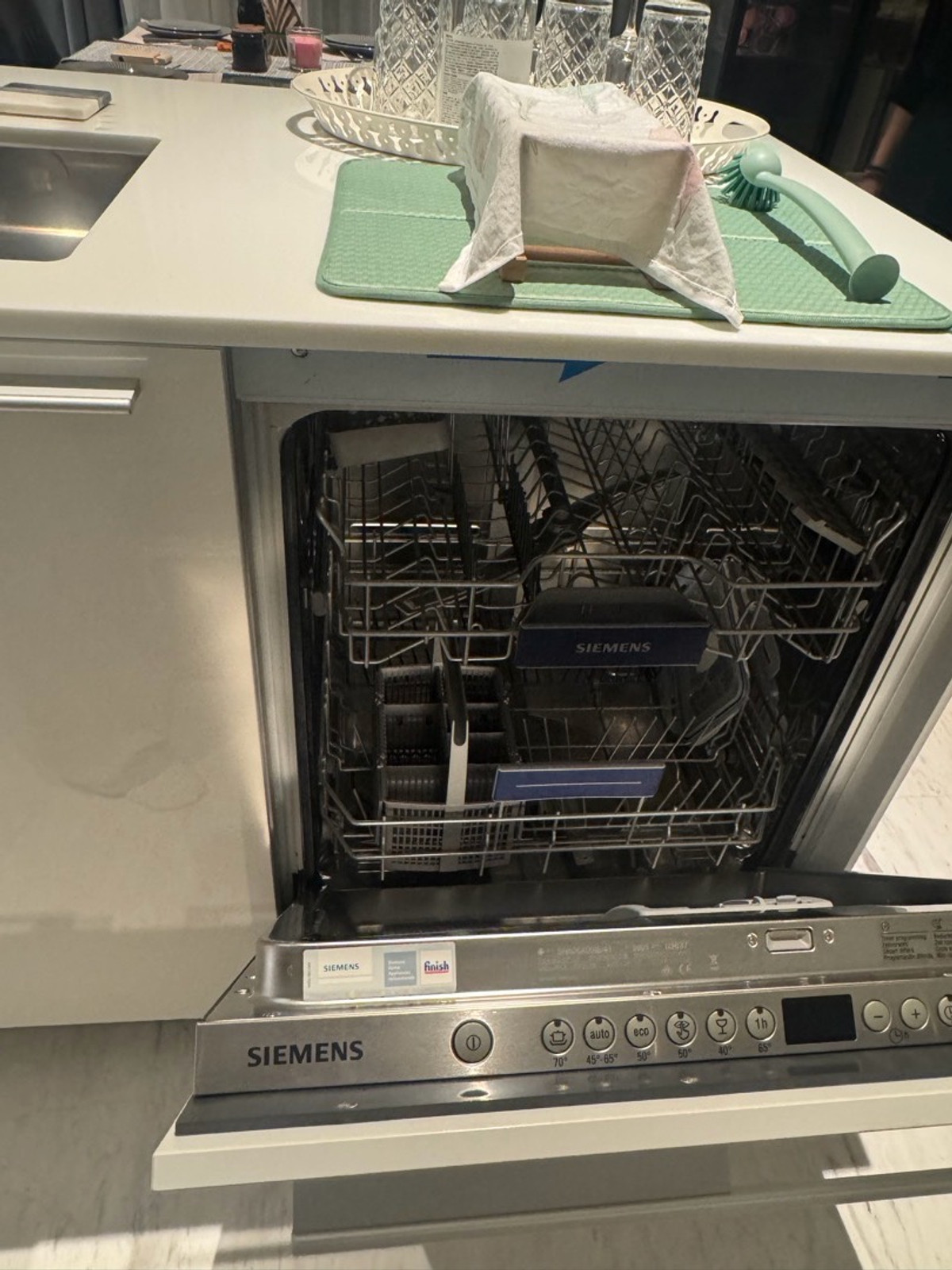 ให้เช่าคอนโดสาทร นราธิวาส : 📍New For Rent Four seasons private residences🔹Ready to move in( Available )🔹2Bedrooms 3Bathrooms 🔹Size :123 Sqm💸Price :230,000 / Baht (1 year contract)💸Price: 250,000/ Baht (6 months or 3 months contract)🔹47th floor.