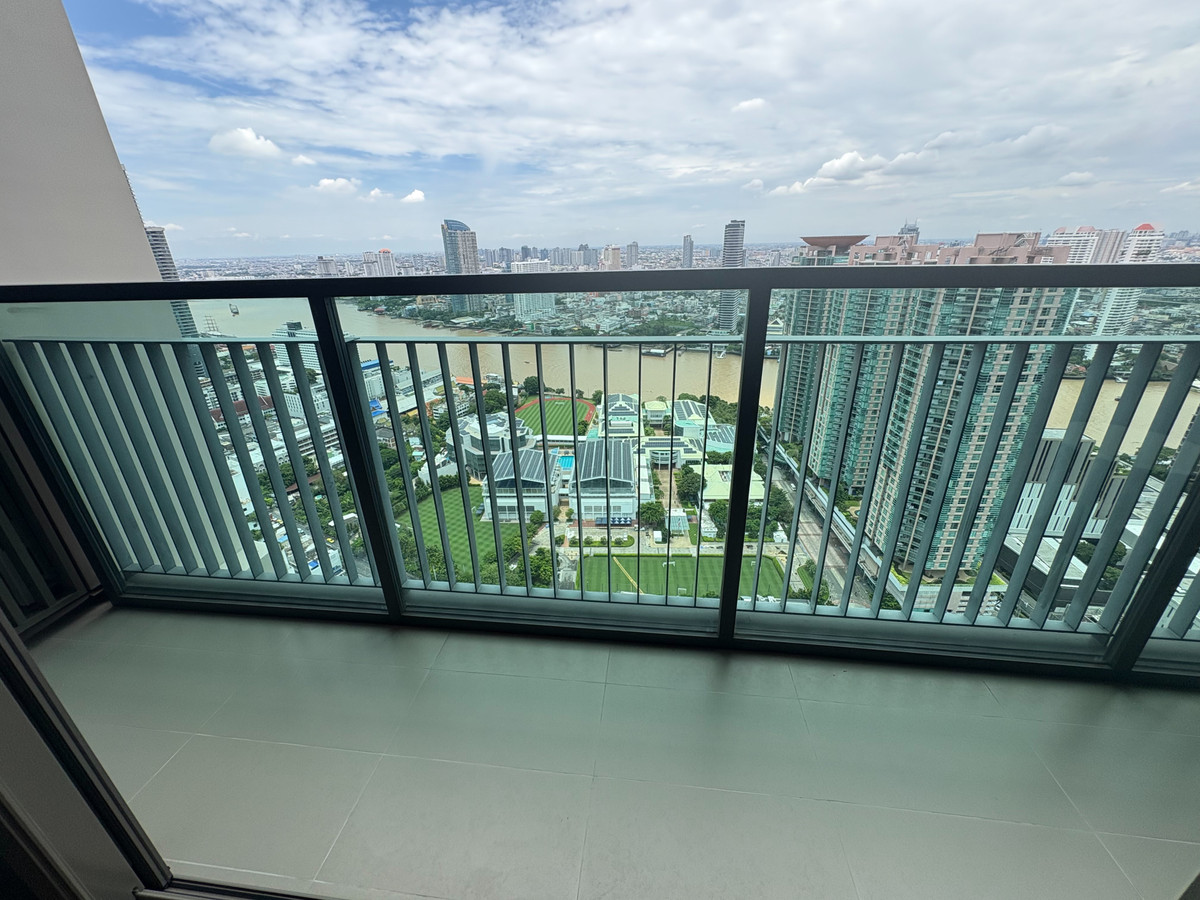 ขายคอนโดสาทร นราธิวาส : ชั้น 40 ทำเลทอง วิวแม่น้ำ บิ๊วอินสวยหรู ! ขายคอนโด ริธึ่ม เจริญกรุง พาวิลเลี่ยน （Rhythm Charoenkrung Pavillion ）229.04 ตร.ม 4 นอน + ห้องแม่บ้าน ! ติดถนนจันทร์ ใกล้โรงเรียนนานาชาติชูสเบอรี่ ใกล้เอชียทีค! ใกล้กับทางด่วนศรีรัช