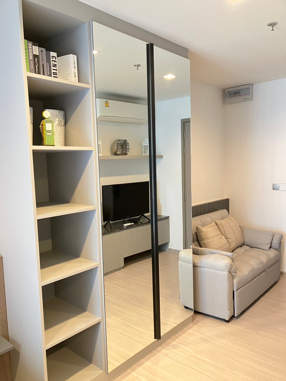 For RentCondoRama9, Petchburi, RCA : For Rent: Life Asoke Hype, 18,000 THB [MPr251204]