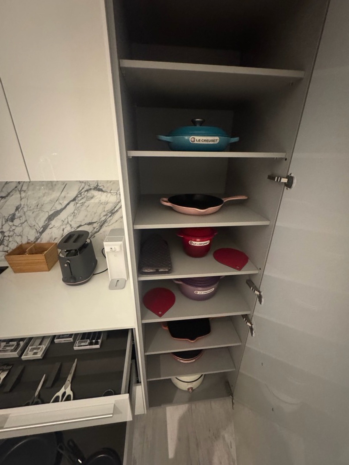 ให้เช่าคอนโดสาทร นราธิวาส : 📍New For Rent Four seasons private residences🔹Ready to move in( Available )🔹2Bedrooms 3Bathrooms 🔹Size :123 Sqm💸Price :230,000 / Baht (1 year contract)💸Price: 250,000/ Baht (6 months or 3 months contract)🔹47th floor.