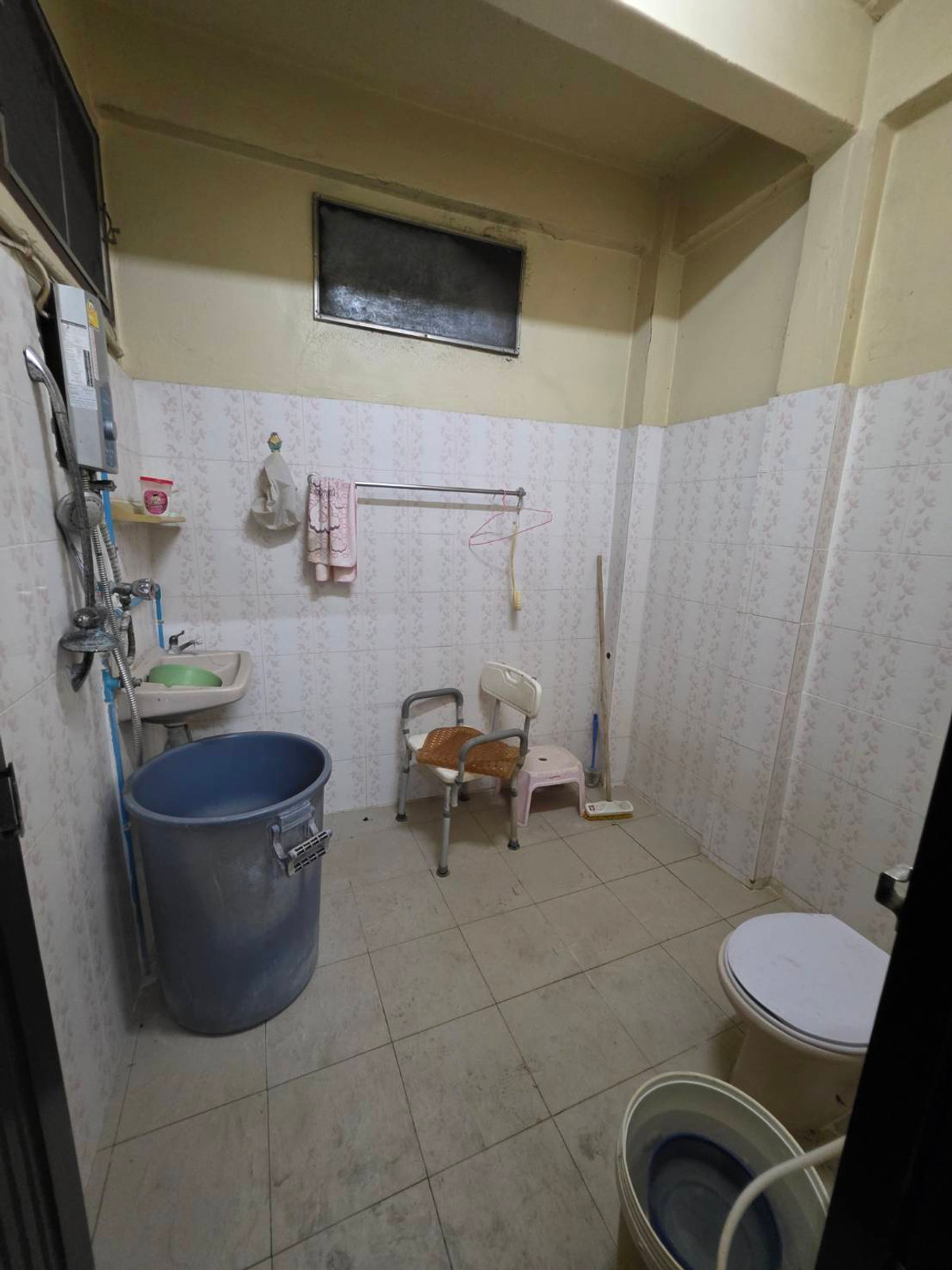 For SaleShop HouseRamkhamhaeng, Hua Mak : Commercial building for sale, located in Soi Ramkhamhaeng 37/1, only 100 meters from the entrance of the alley.