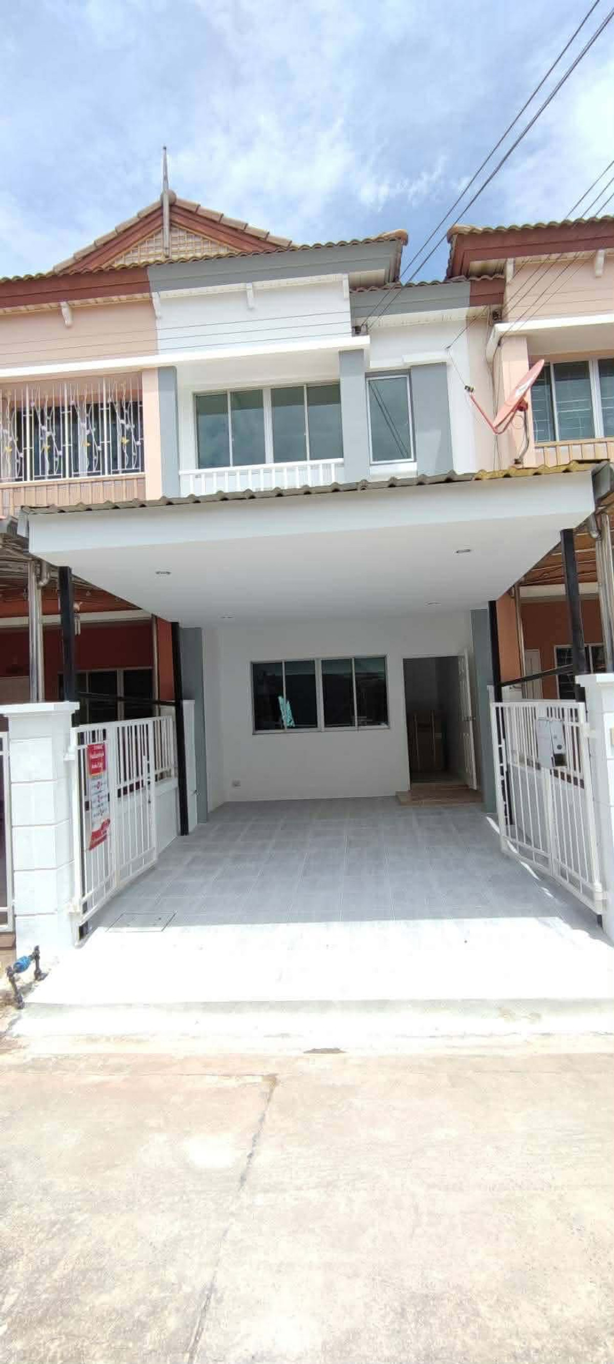For RentTownhomePathum Thani,Rangsit, Thammasat : ME2500332 For rent, 2-story townhome, corner unit, Lio 2 Rangsit - Khlong 2, near Future Park Rangsit.