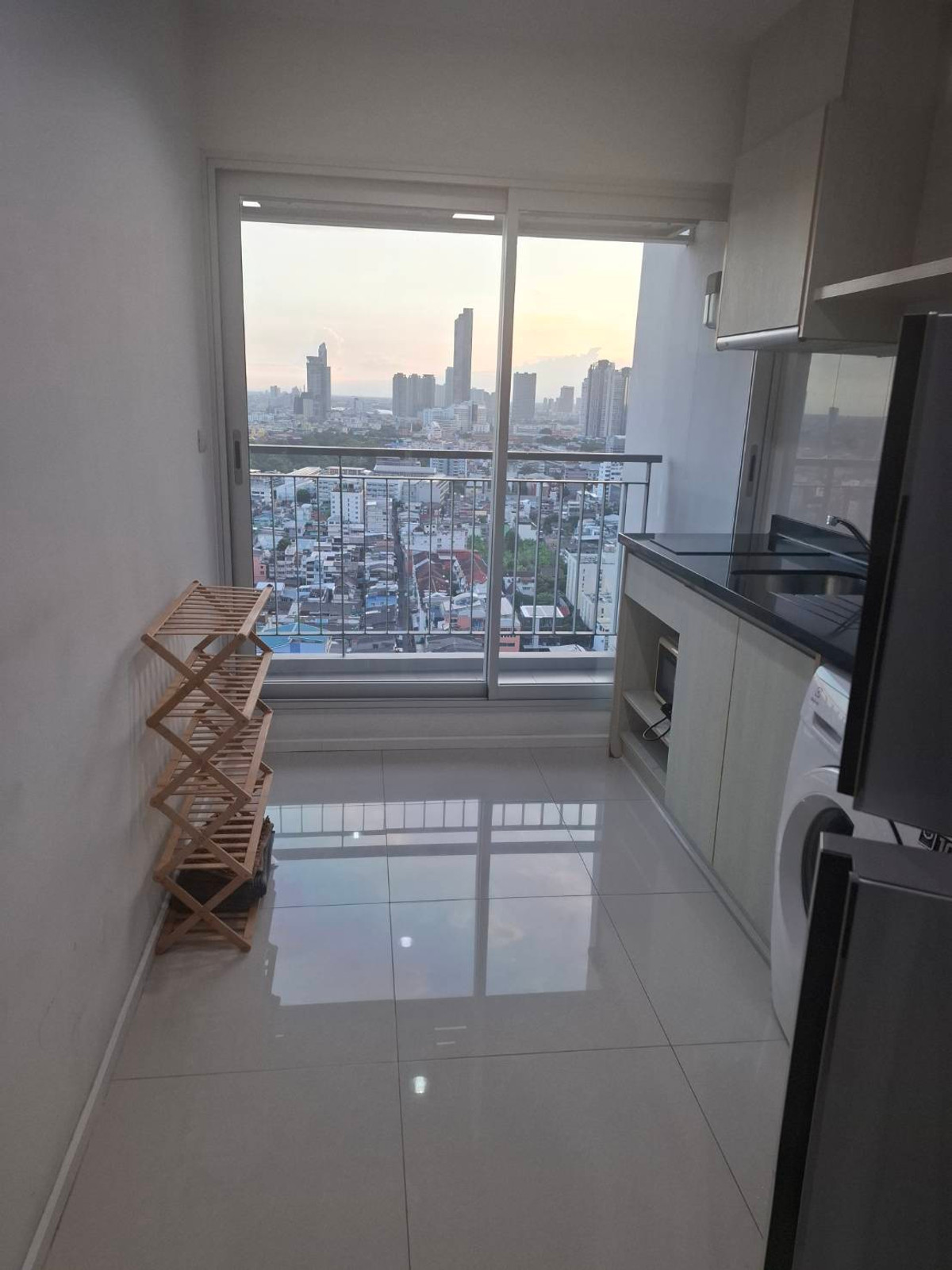 For RentCondoSathorn, Narathiwat : For rent: RHYTHM SATHORN NARATHIWAS 18,000/month. No negotiation. Minimum contract 1 year. Contact Line jubilojoy1 (can talk to you 24 hours a day)