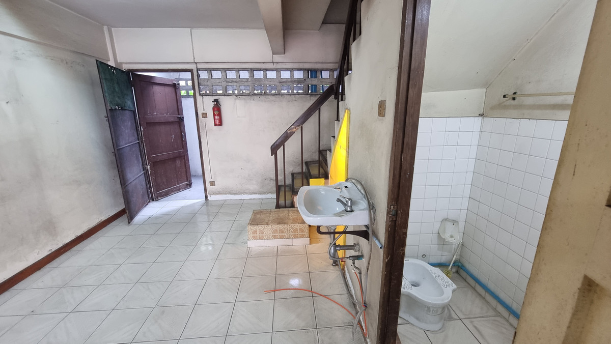 ให้เช่าอาคารพาณิชย์สุขุมวิท อโศก ทองหล่อ : ให้เช่าอาคารพาณิชย์ เอกมัย 4 ชั้น อาคารพาณิชย์ทำเลเอกมัย เหมาะสำหรับทำออฟฟิศ ร้านค้า หรือธุรกิจบริการ