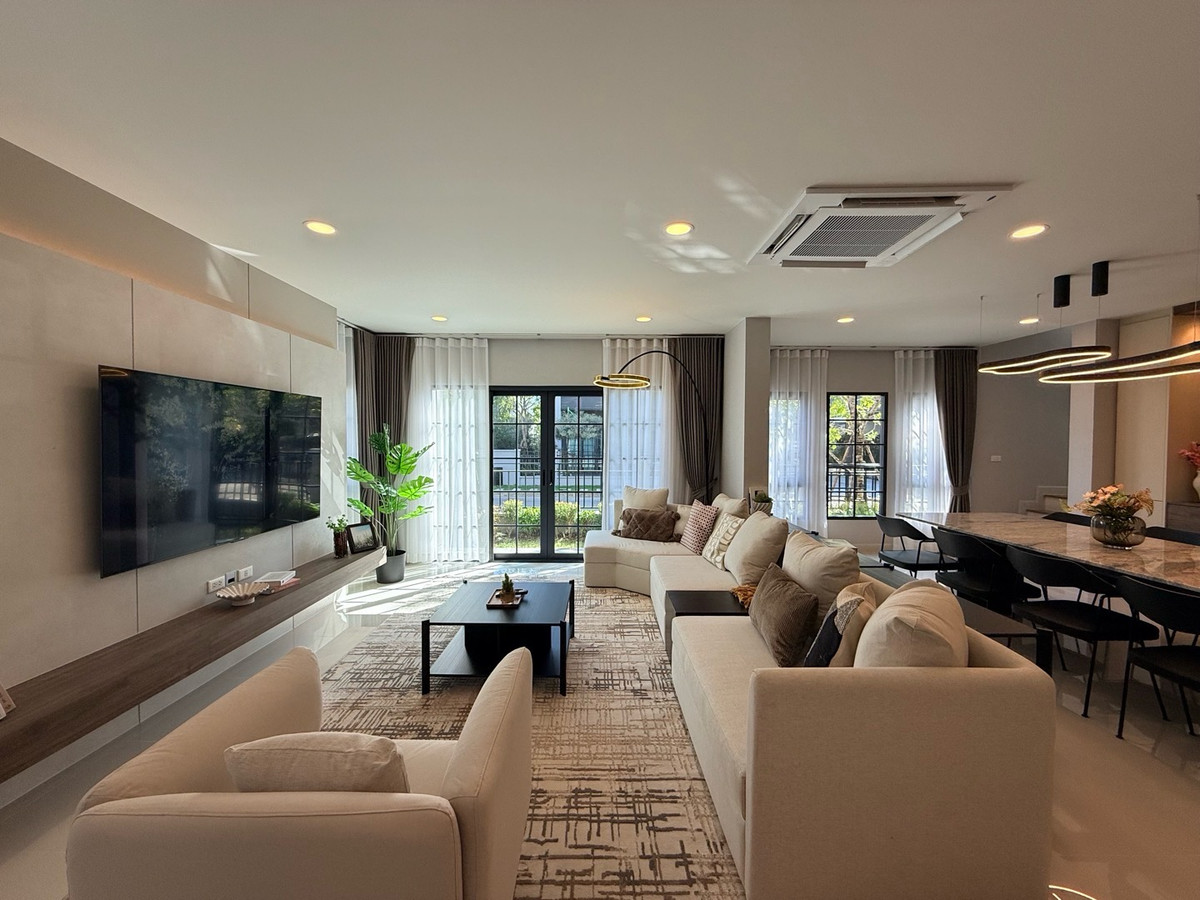 ให้เช่าบ้านบางนา แบริ่ง ลาซาล : [ Owner Post ] ปล่อยเช่า บ้านเซนโทร บางนา Centro Bangna ไซส์ใหญ่สุด มีห้องแม่บ้าน แปลงหัวมุมนอกใกล้สวน ตกแต่งจัดเต็ม