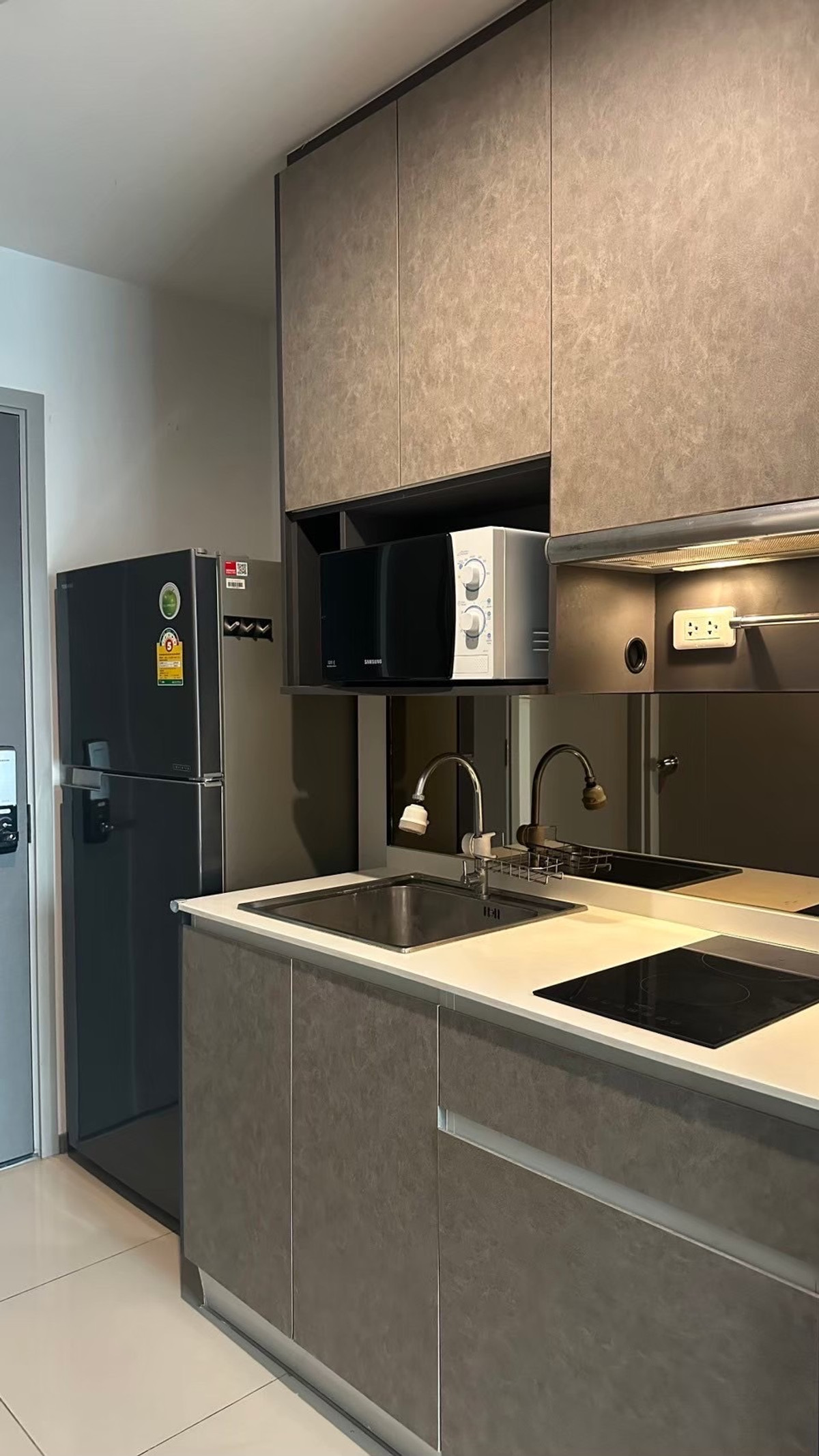 ให้เช่าคอนโดสะพานควาย จตุจักร : 🔥Hot Price🔥IDEO Phaholyothin Chatujak. studio 25sqm 15,500 B 💫ใกล้หมอชิต สะพานควาย ใกล้bts mrt สนใจติดต่อนัดชม พัตเตอร์ 0928895628 Line : plustor_ss 