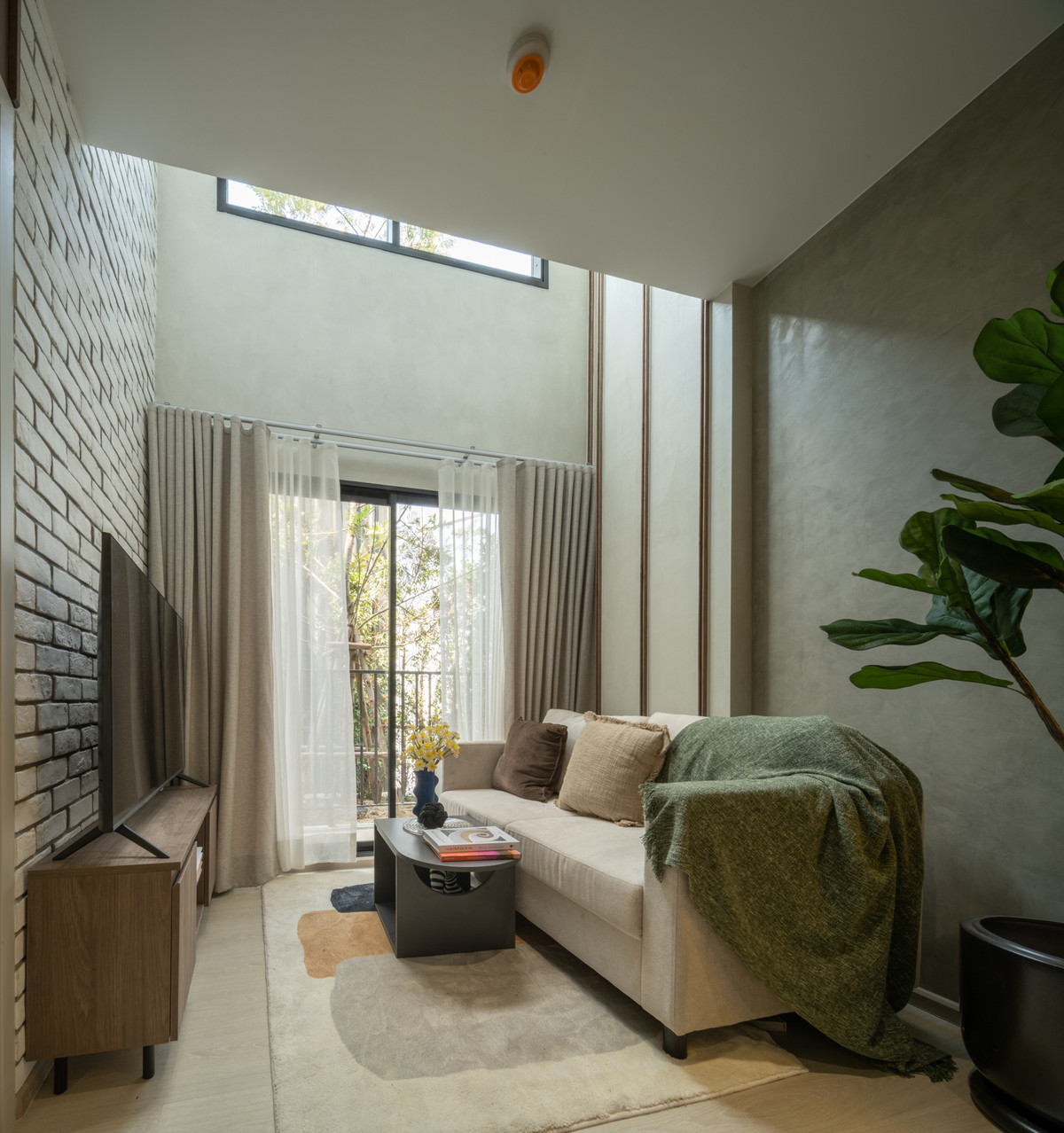 For SaleCondoPathum Thani,Rangsit, Thammasat : 🌟 Best value! Duplex with high ceiling! Large unit near the train station! 🚇📞: 065-626-5636