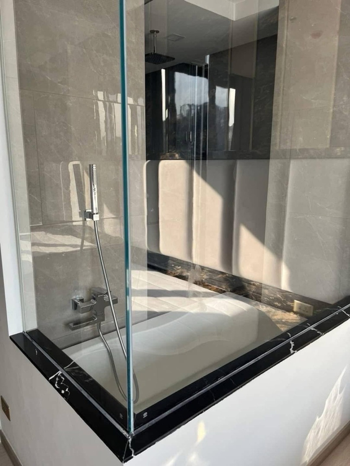 ให้เช่าคอนโดพระราม 9 เพชรบุรีตัดใหม่ RCA : 🔥🔥Hot Price 70 sq.m 42,000.-  🛀🔥🔥
🌻𝐅𝐨𝐫 𝐑𝐞𝐧𝐭🌻 𝗢𝗻𝗲 𝟵 𝗙𝗶𝘃𝗲 𝗔𝘀𝗼𝗸𝗲 𝗿𝗮𝗺𝗮𝟵 -  𝟭𝟵𝟱
💕 welcome co Agent 💕 ready to move in 
🌹เดิน 2-3 นาทึถึง 𝗠𝗥𝗧 𝑹𝒂𝒎𝒂9 พระรามเก้า
ใกล้ มศว / ม.หอการค้า / สี่แยกห้วยขวาง / ห้างเซ็นทรัลพระร