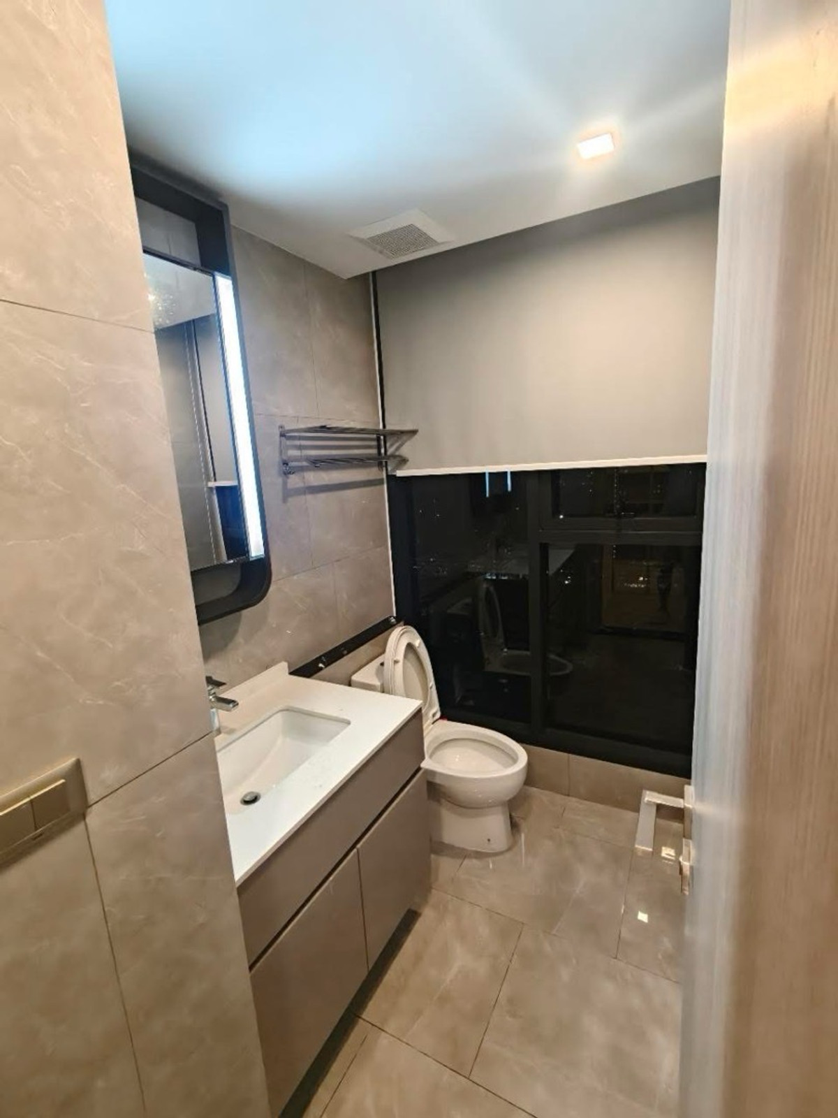 ให้เช่าคอนโดพระราม 9 เพชรบุรีตัดใหม่ RCA : 🔥🔥Hot Price 70 sq.m 42,000.-  🛀🔥🔥
🌻𝐅𝐨𝐫 𝐑𝐞𝐧𝐭🌻 𝗢𝗻𝗲 𝟵 𝗙𝗶𝘃𝗲 𝗔𝘀𝗼𝗸𝗲 𝗿𝗮𝗺𝗮𝟵 -  𝟭𝟵𝟱
💕 welcome co Agent 💕 ready to move in 
🌹เดิน 2-3 นาทึถึง 𝗠𝗥𝗧 𝑹𝒂𝒎𝒂9 พระรามเก้า
ใกล้ มศว / ม.หอการค้า / สี่แยกห้วยขวาง / ห้างเซ็นทรัลพระร