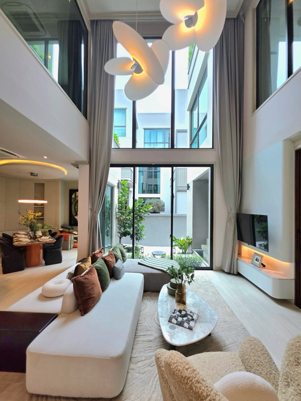 ขายบ้านแจ้งวัฒนะ เมืองทอง : 𝐇𝐎𝐓 𝐃𝐄𝐀𝐋 🏆Grand Bangkok boulevard ดอนเมือง-แจ้งวัฒนะ ขนาด 450 Sq.m 4 bed 5 bath พิเศษเพียง 29 MB เท่านั้น !! 