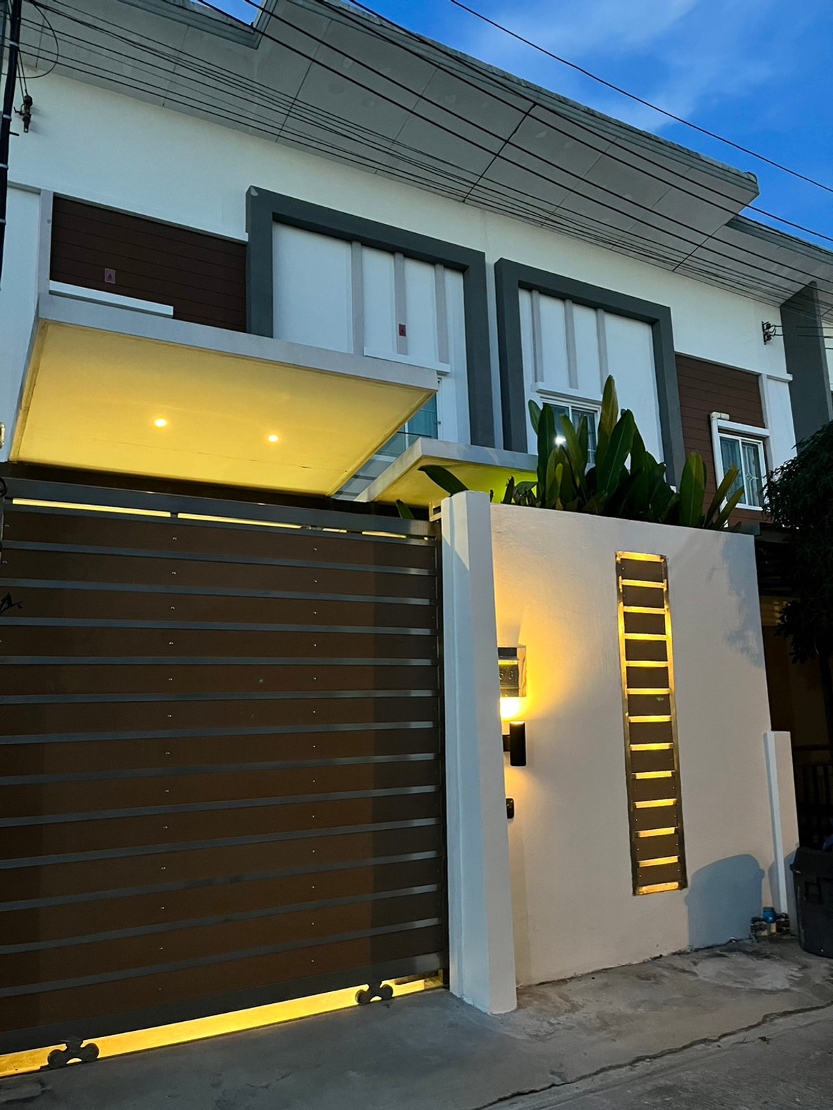 ให้เช่าทาวน์โฮมนนทบุรี บางใหญ่ บางบัวทอง :  ให้เช่า ทาวน์โฮม ไลโอ อีลิท รัตนาธิเบศร์-เวสต์เกต ตกแต่งอย่างหรู เฟอร์นิเจอร์ครบชุด พร้อมอยู่ 24,000 บาท