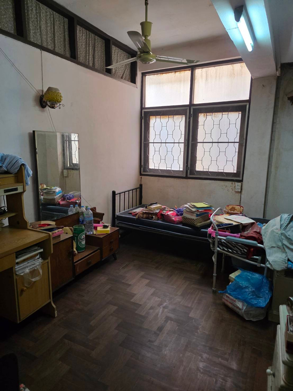 For SaleShop HouseRamkhamhaeng, Hua Mak : Commercial building for sale, located in Soi Ramkhamhaeng 37/1, only 100 meters from the entrance of the alley.