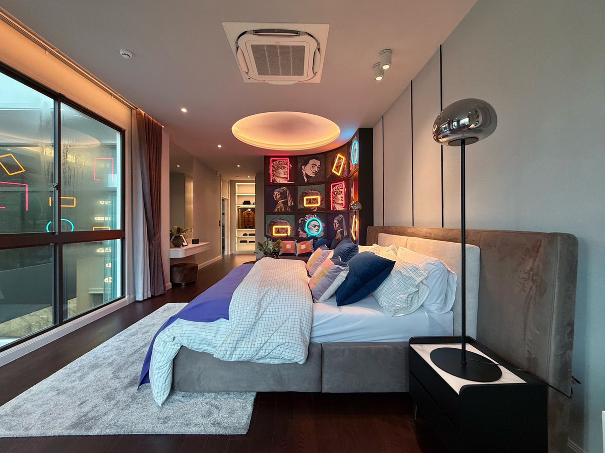 For SaleHouseChaengwatana, Muangthong : Special price at the end of the year ‼️Grand Bangkok boulevard Don Mueang-Chaengwattana, size 735 Sq.m 6 bed 7 bath 5 parking spaces, special only 50 MB only!! Contact 086-795-9997