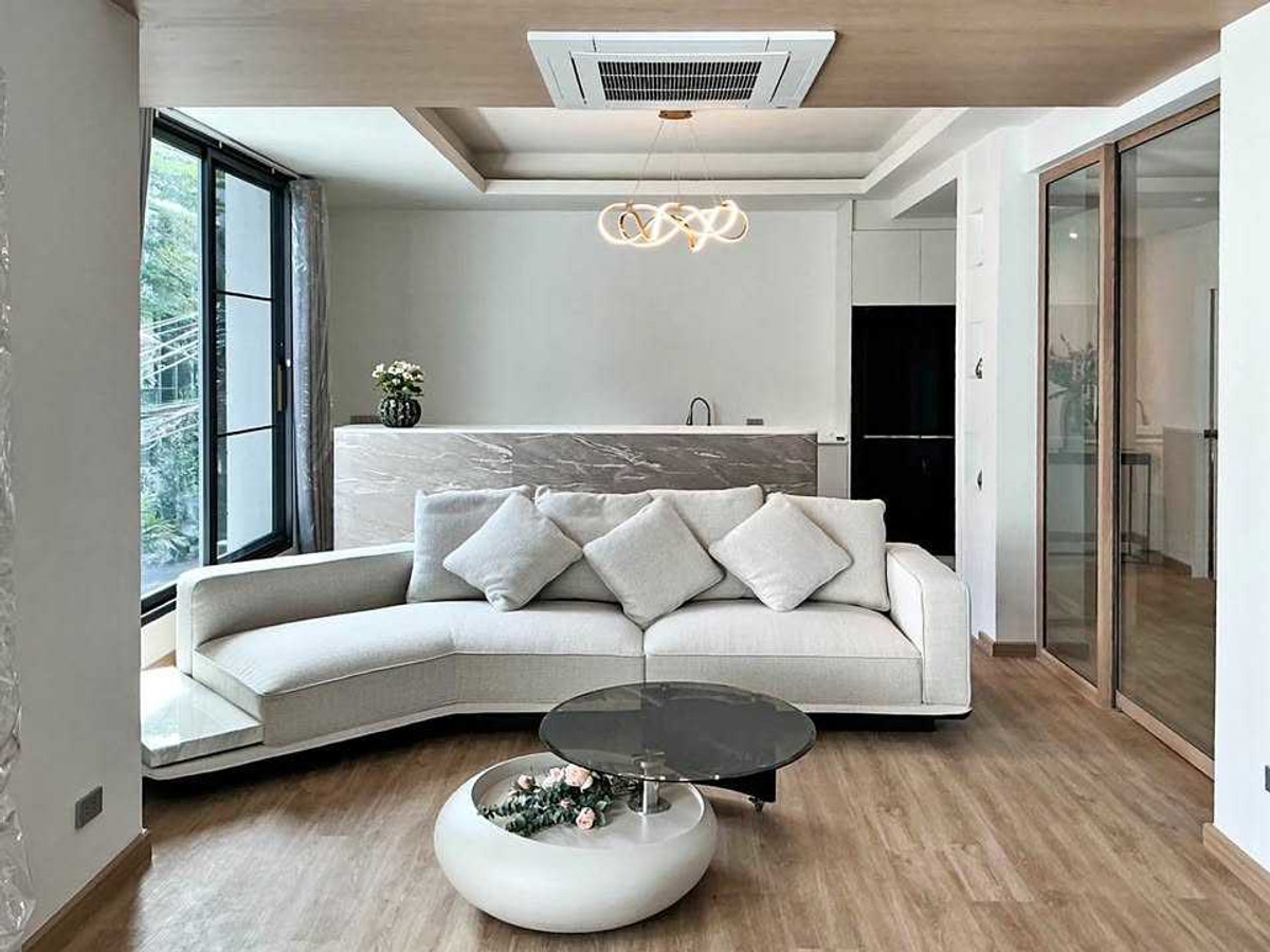 For RentTownhomeSukhumvit, Asoke, Thonglor : LTHC13847 – Townhouse for Rent | Ekkamai 12 | 435 sqm | 5 Beds 6 Baths | Near BTS Ekkamai | 160K/Month | Townhouse for rent Ekkamai 12