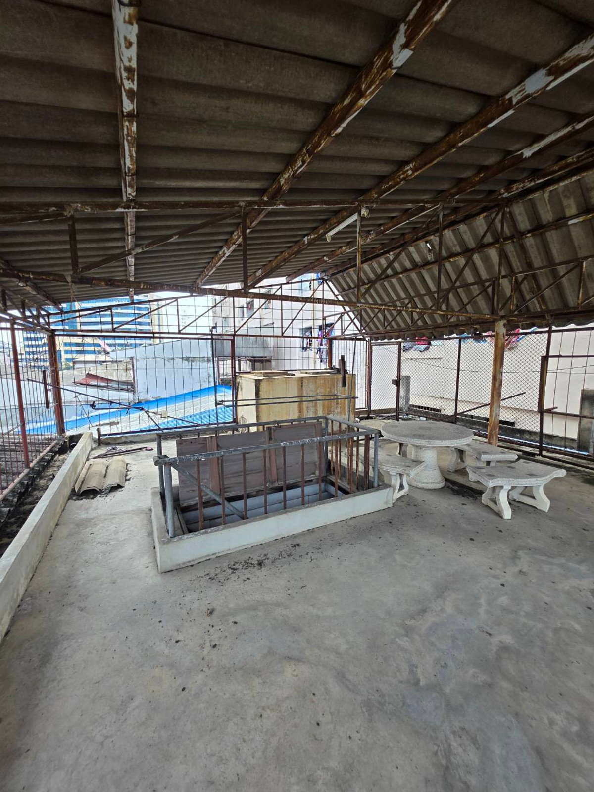 For SaleShop HouseRamkhamhaeng, Hua Mak : Commercial building for sale, located in Soi Ramkhamhaeng 37/1, only 100 meters from the entrance of the alley.