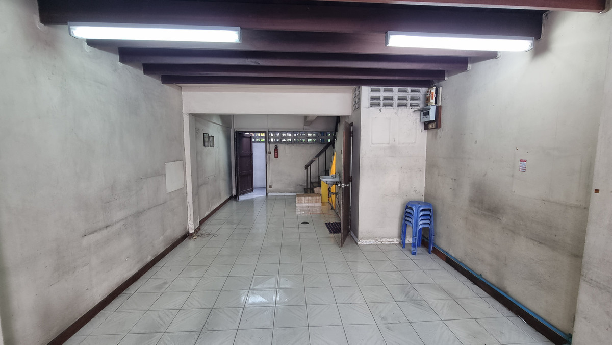 ให้เช่าอาคารพาณิชย์สุขุมวิท อโศก ทองหล่อ : ให้เช่าอาคารพาณิชย์ เอกมัย 4 ชั้น อาคารพาณิชย์ทำเลเอกมัย เหมาะสำหรับทำออฟฟิศ ร้านค้า หรือธุรกิจบริการ